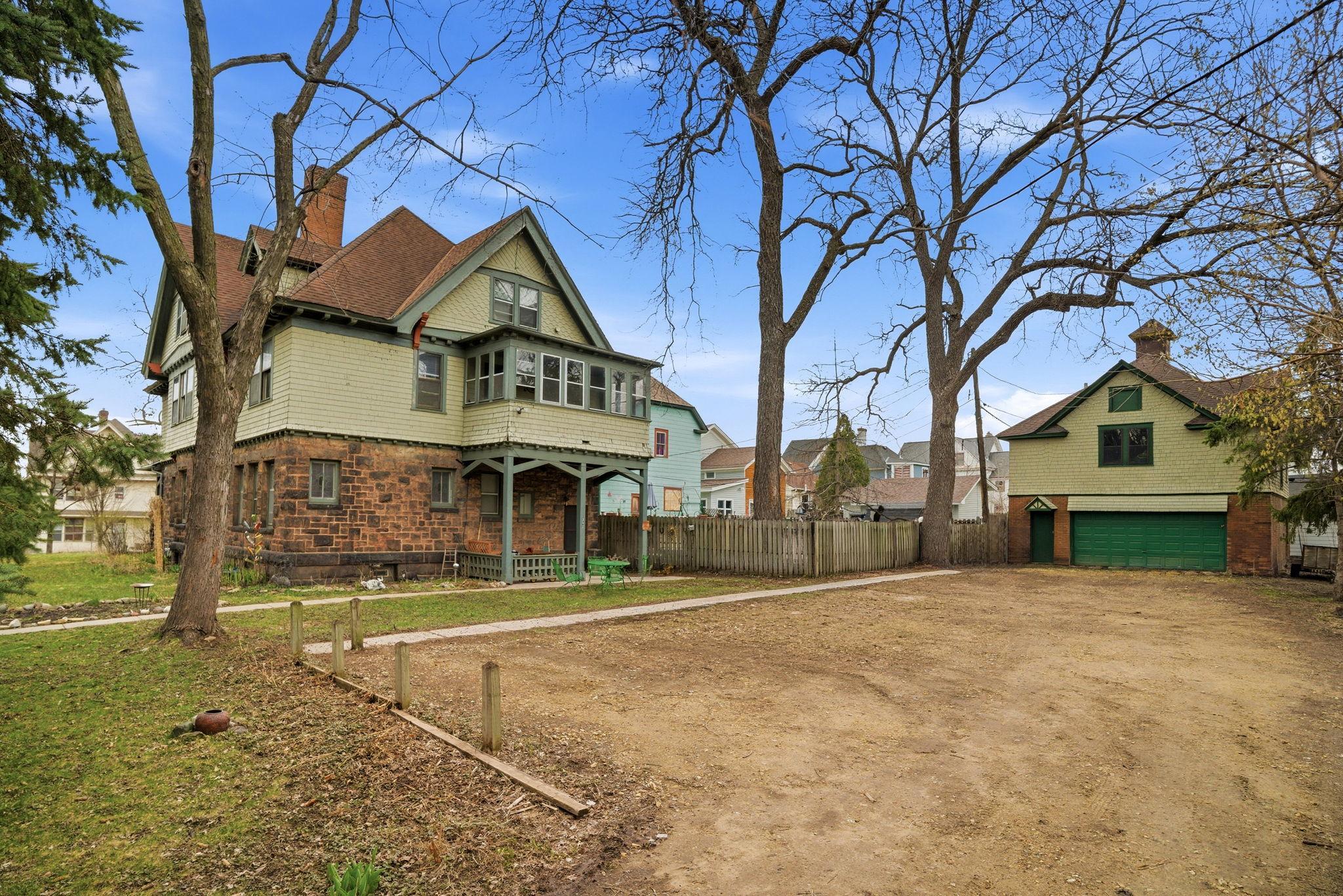 352 Bates Avenue Property Photo 3