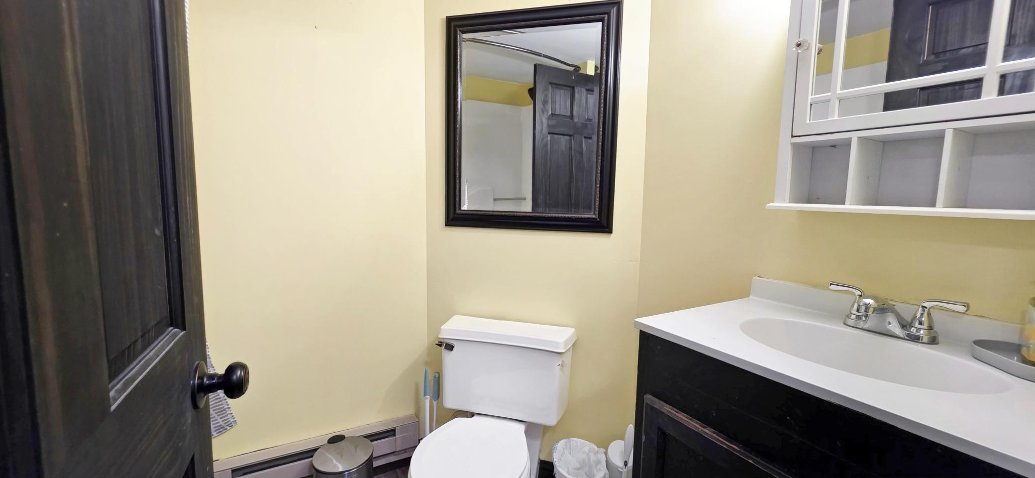 214 Front Street E Property Photo 6