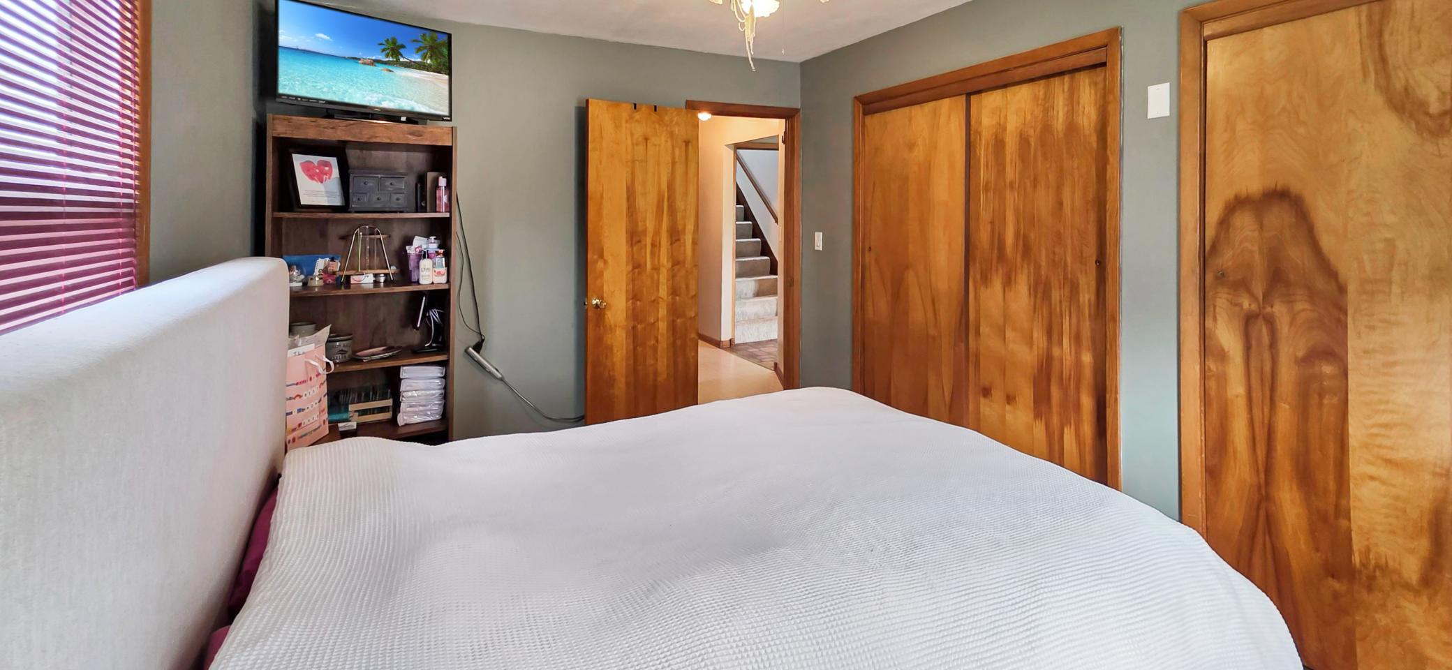 913 E Elm Street Property Photo 11