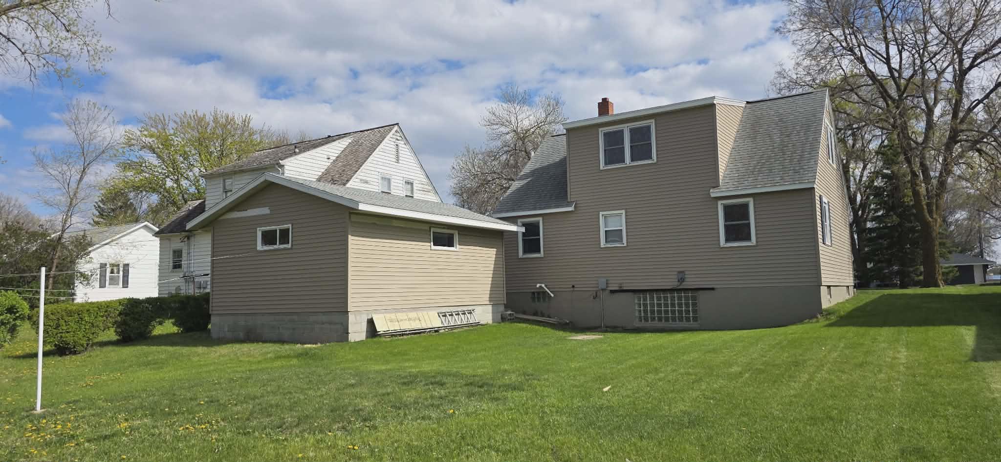 913 E Elm Street Property Photo 19