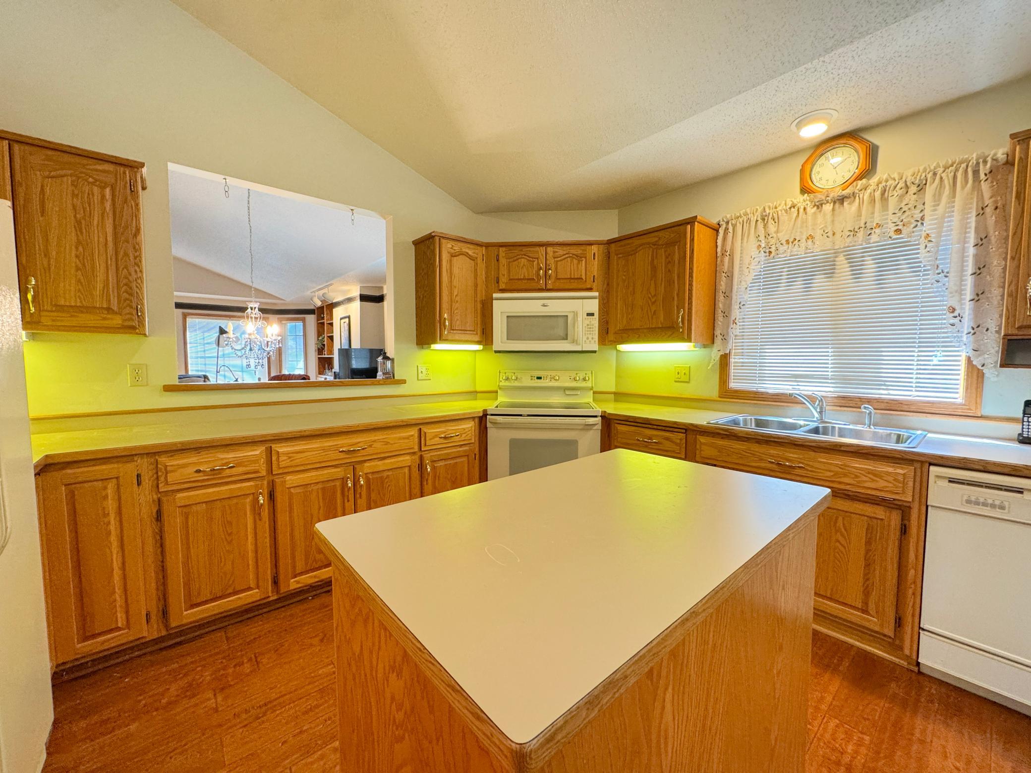 2206 Arrowwood Court Property Photo 5