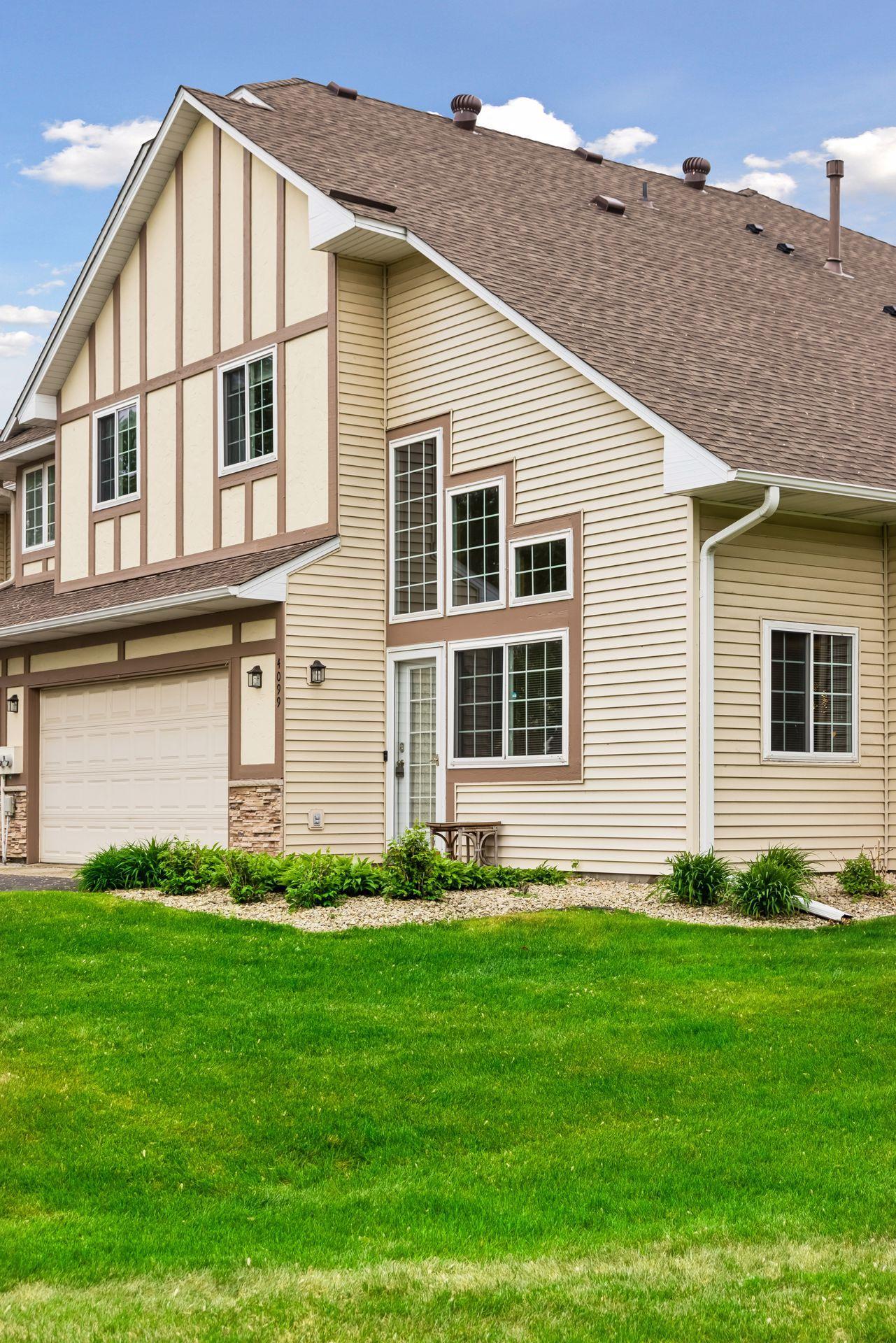 4099 Meadowlark Curve Property Photo 1