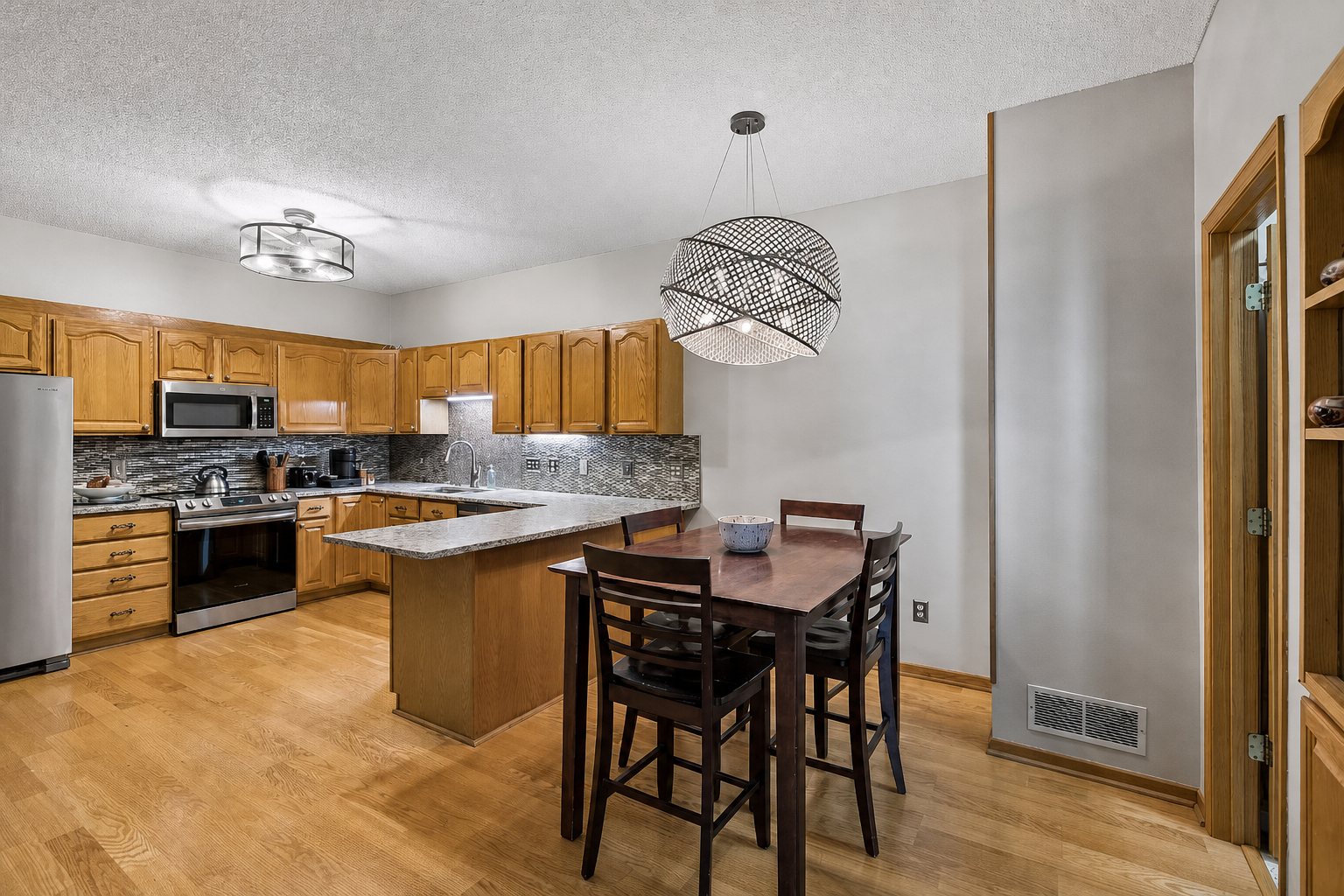 4099 Meadowlark Curve Property Photo 7
