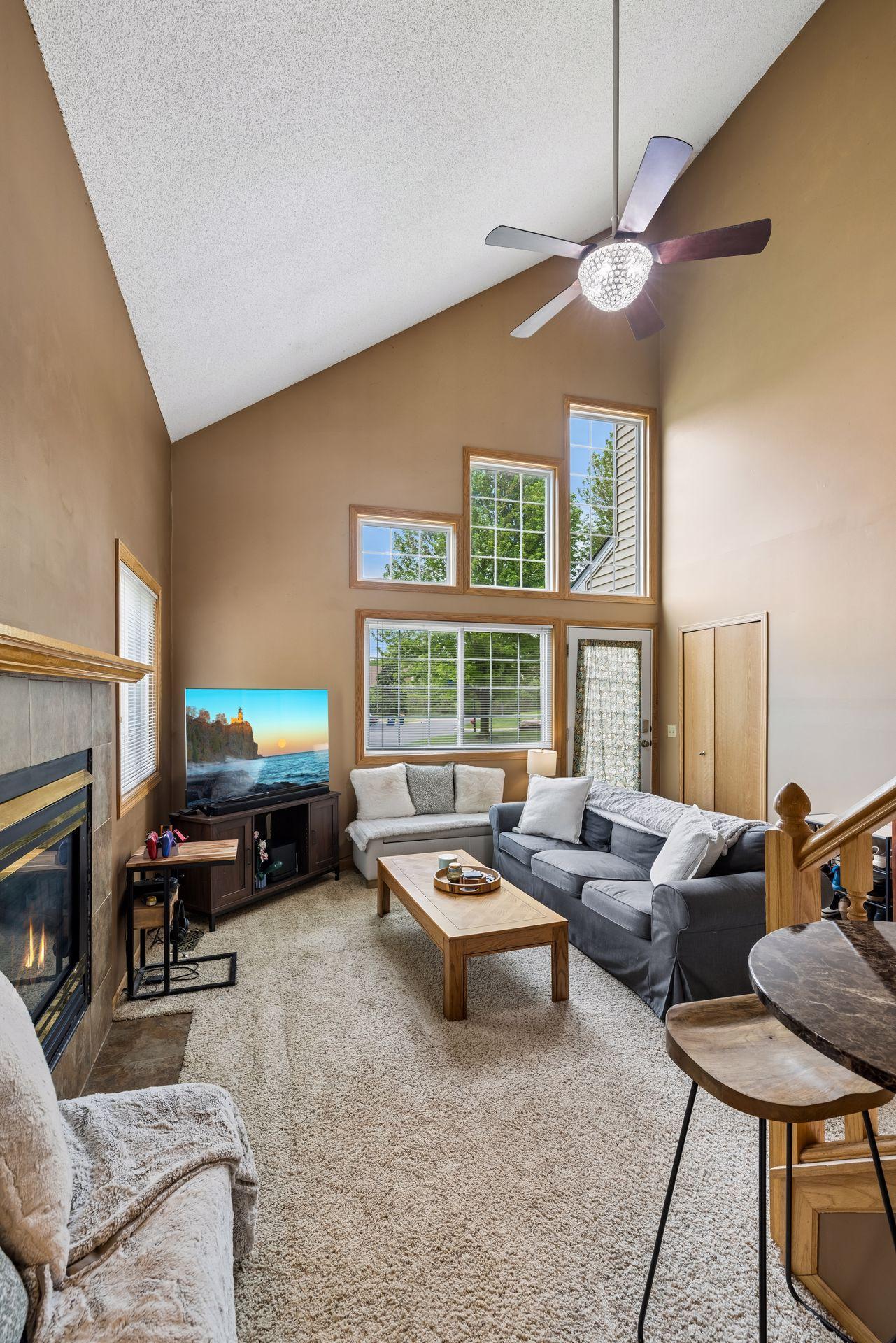 4099 Meadowlark Curve Property Photo 9