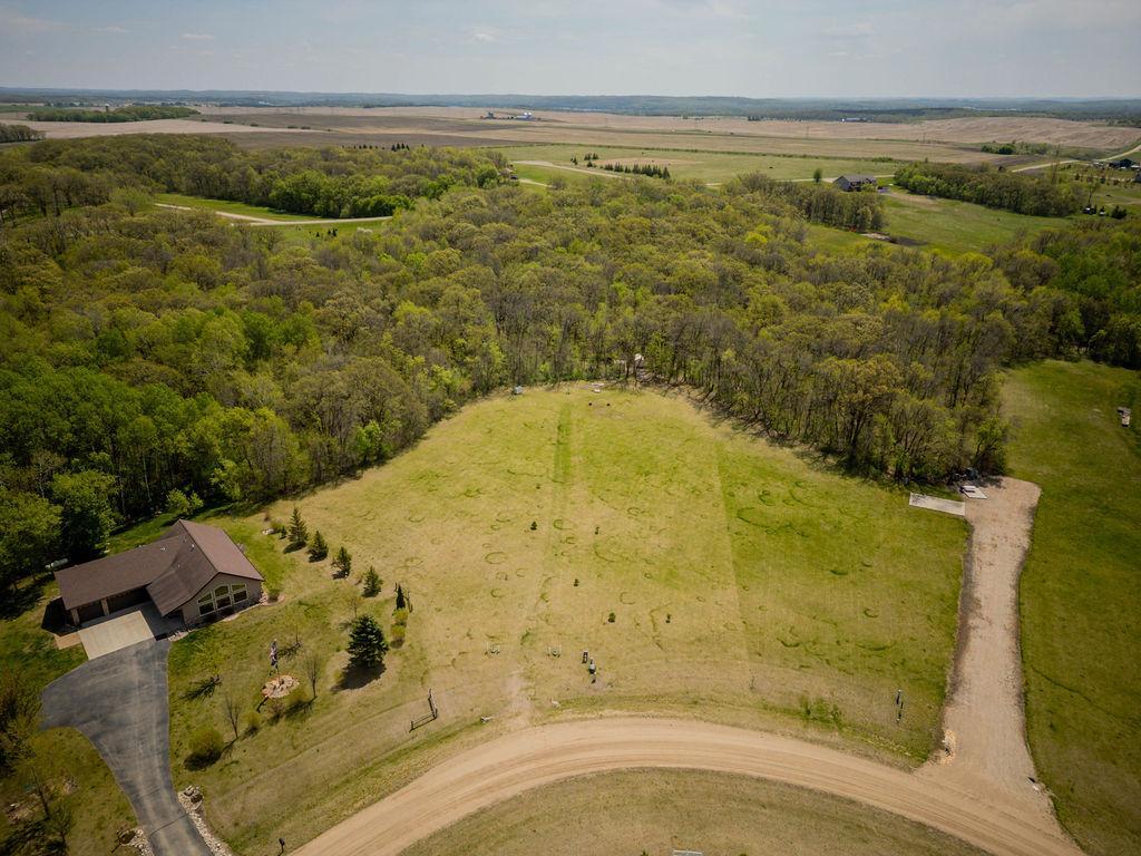 18080 Meadows Circle Property Photo 5