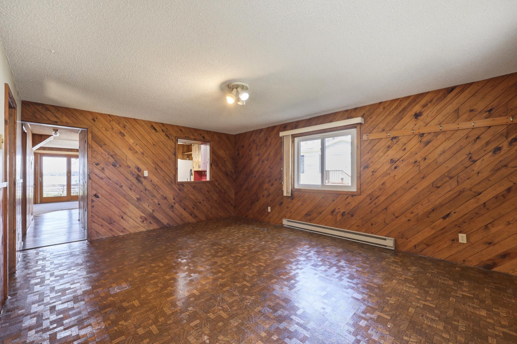 192 Shorewood Drive Property Photo 6