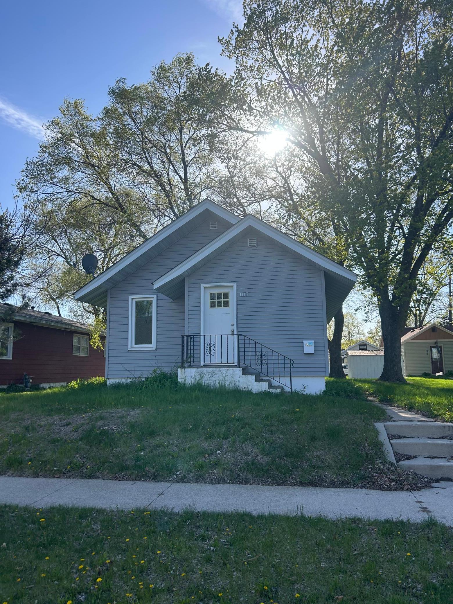 105 19th Avenue N Property Photo 1