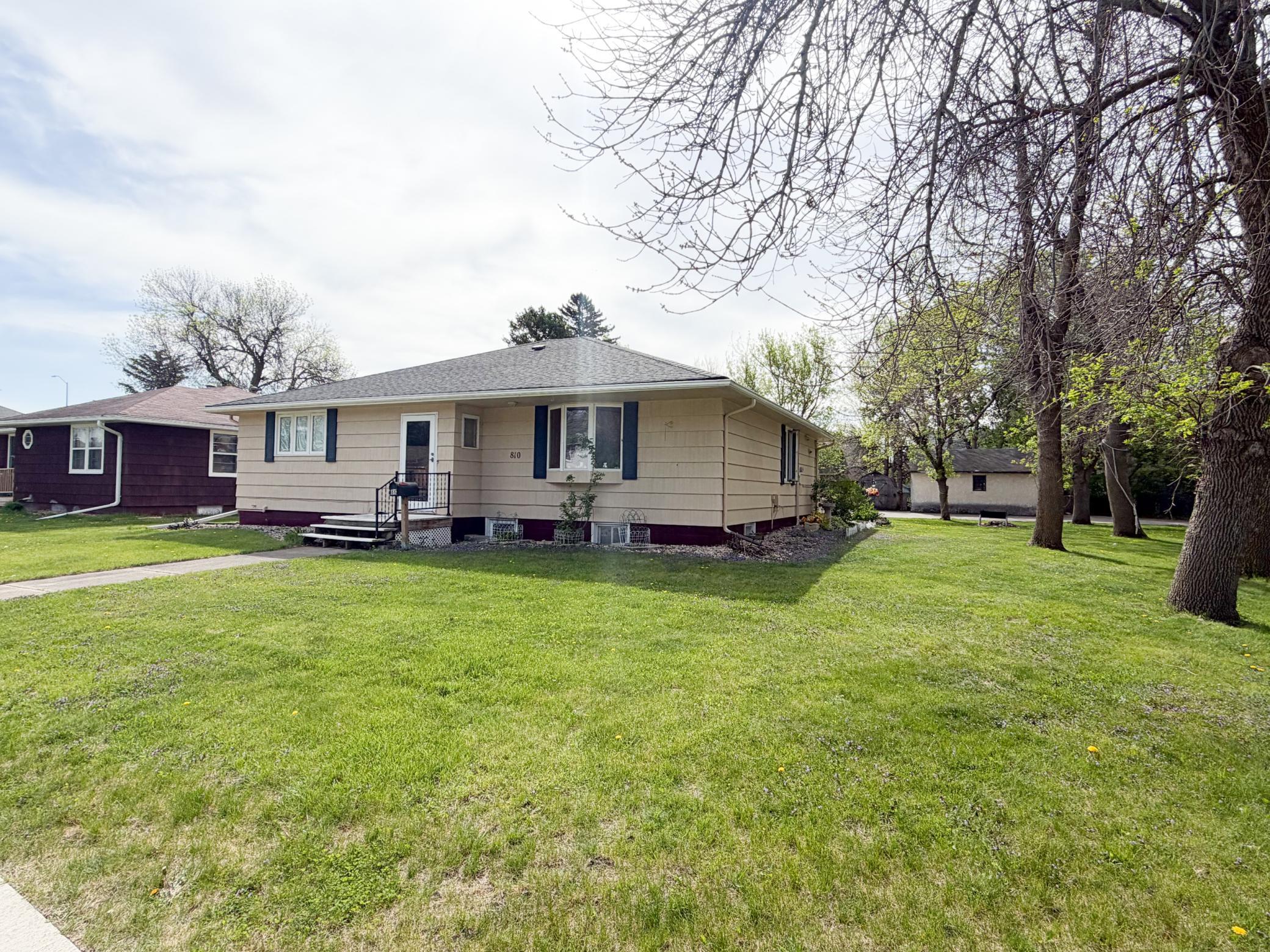 810 8th Avenue Property Photo 1