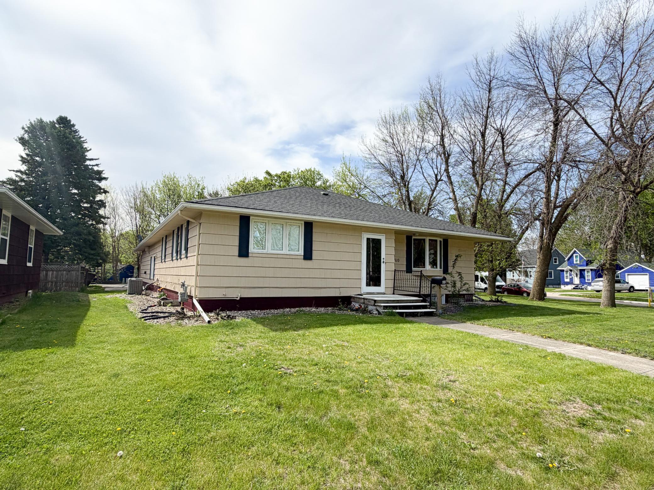 810 8th Avenue Property Photo 2
