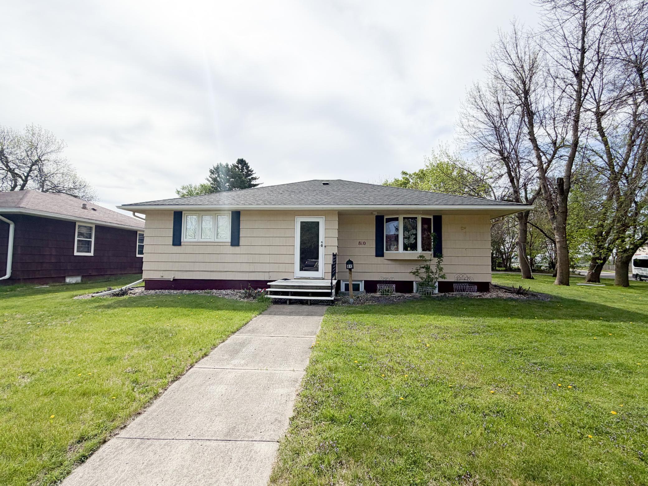 810 8th Avenue Property Photo 3
