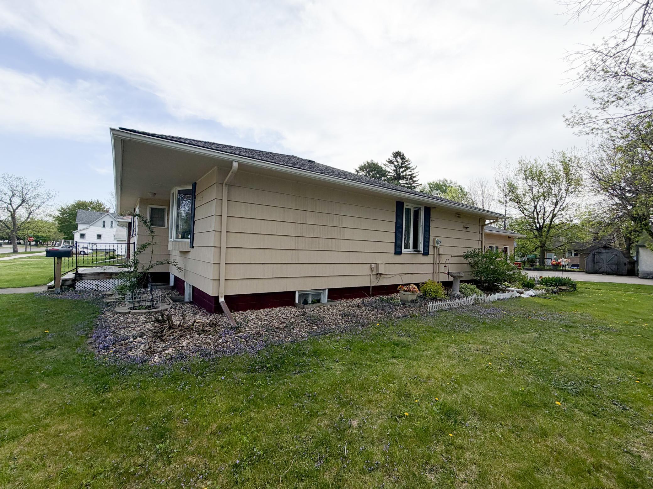 810 8th Avenue Property Photo 4
