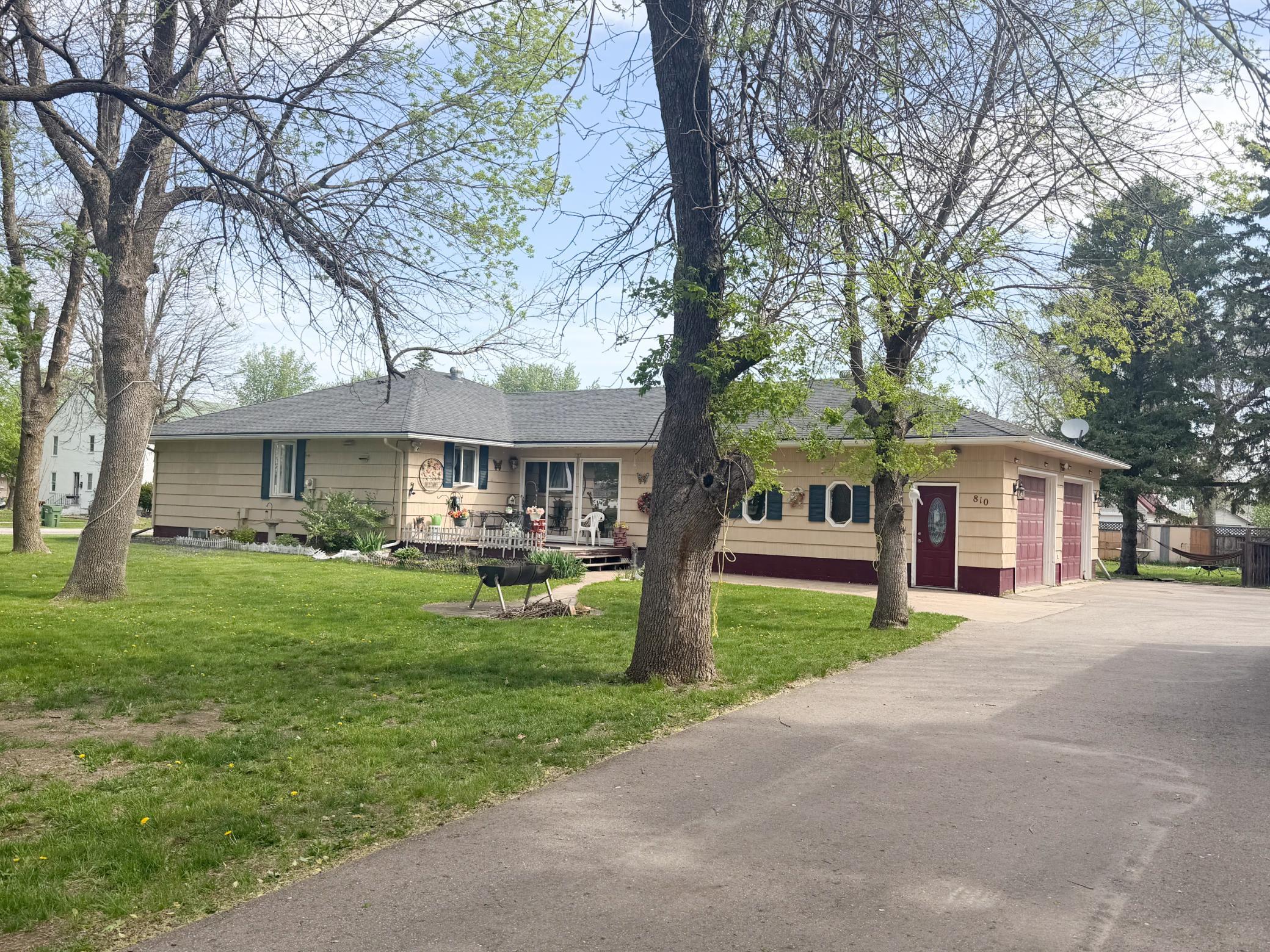 810 8th Avenue Property Photo 5