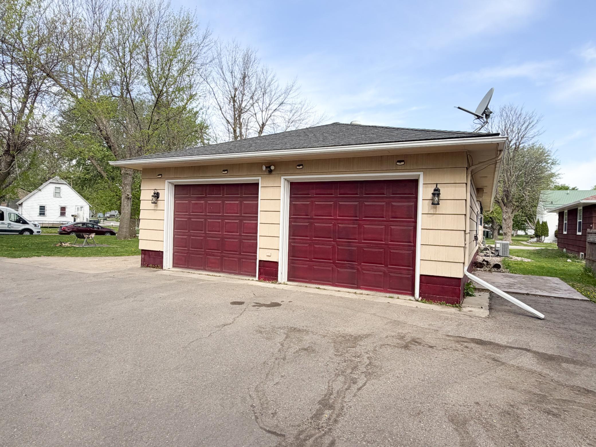 810 8th Avenue Property Photo 11
