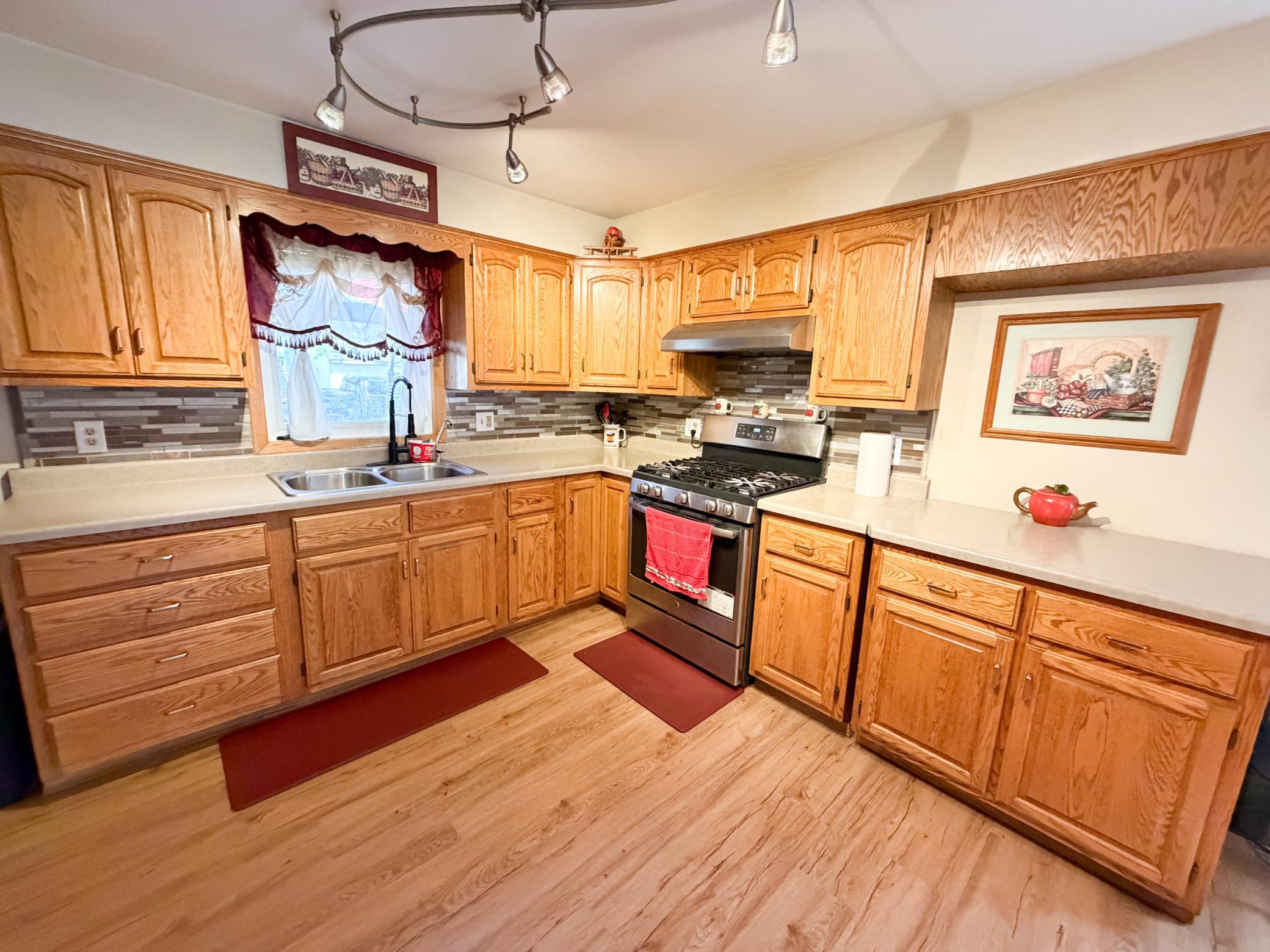 810 8th Avenue Property Photo 23