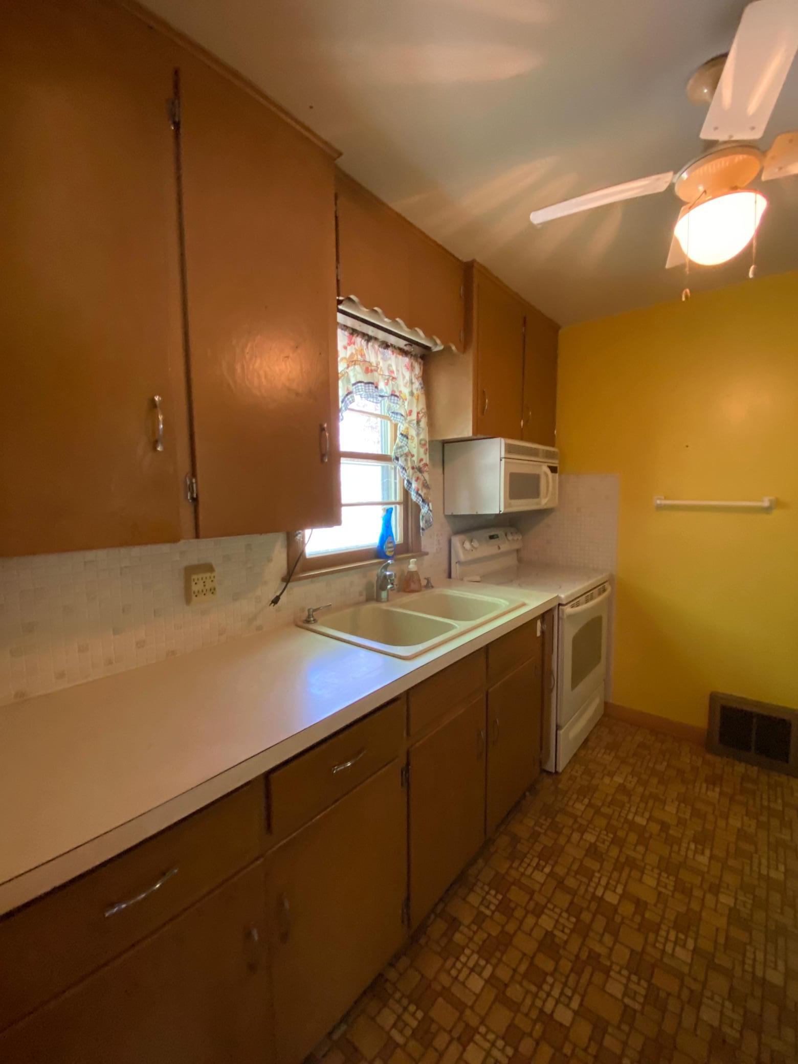2021 Tower Road Property Photo 3