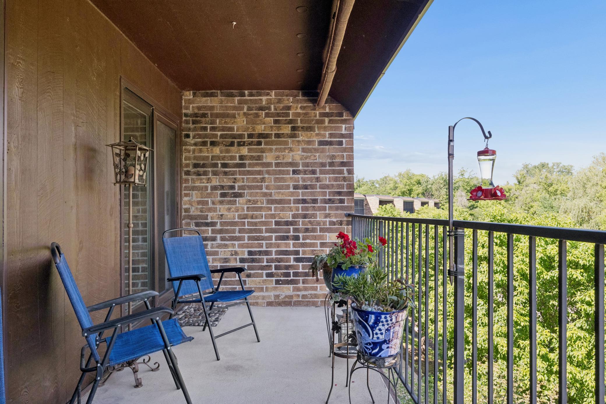 35 Nathan Lane N 303 Property Photo 17