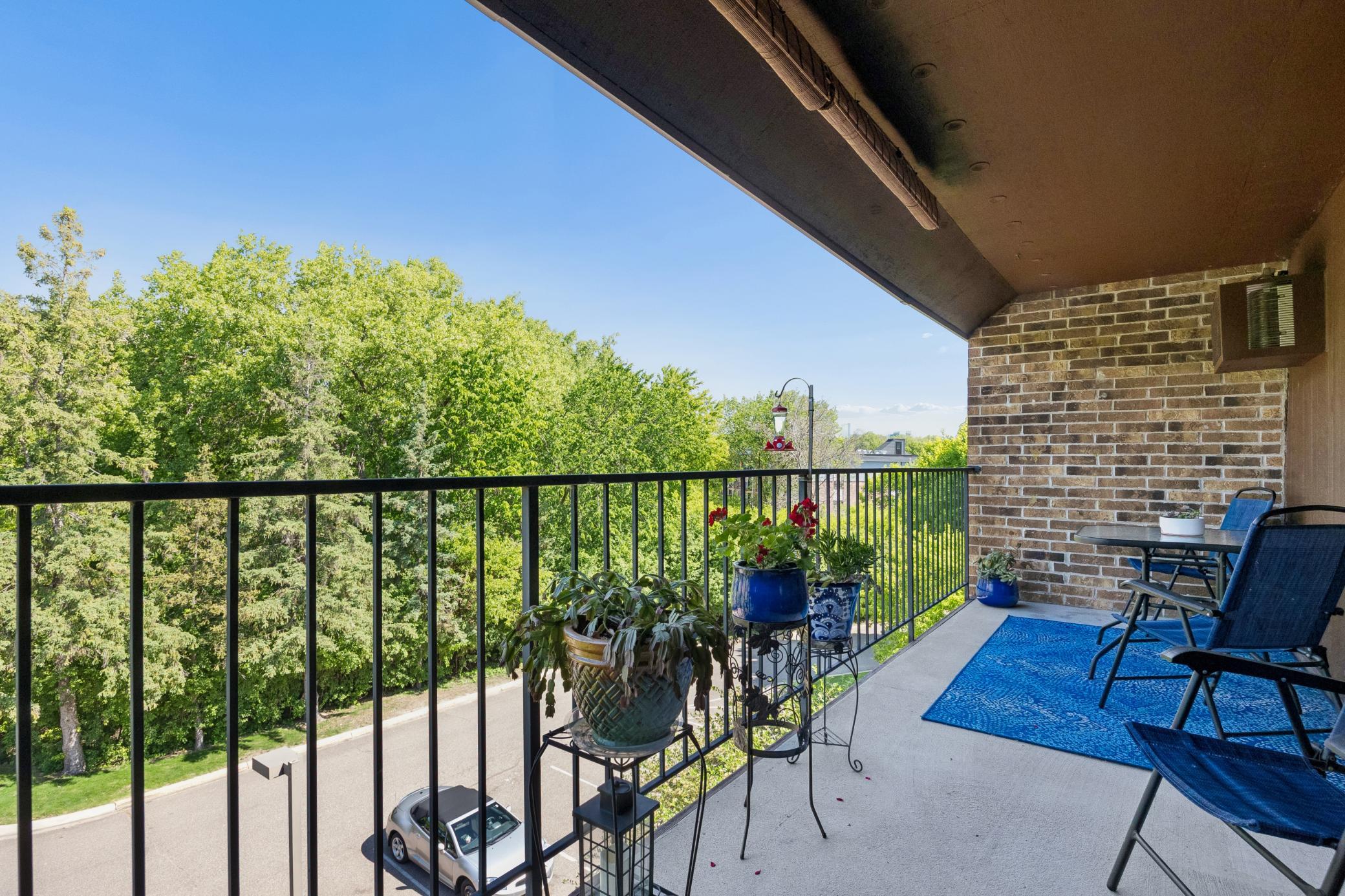 35 Nathan Lane N 303 Property Photo 18