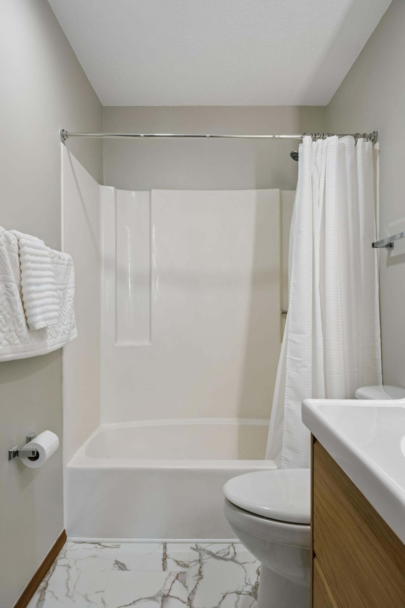 35 Nathan Lane N 303 Property Photo 26