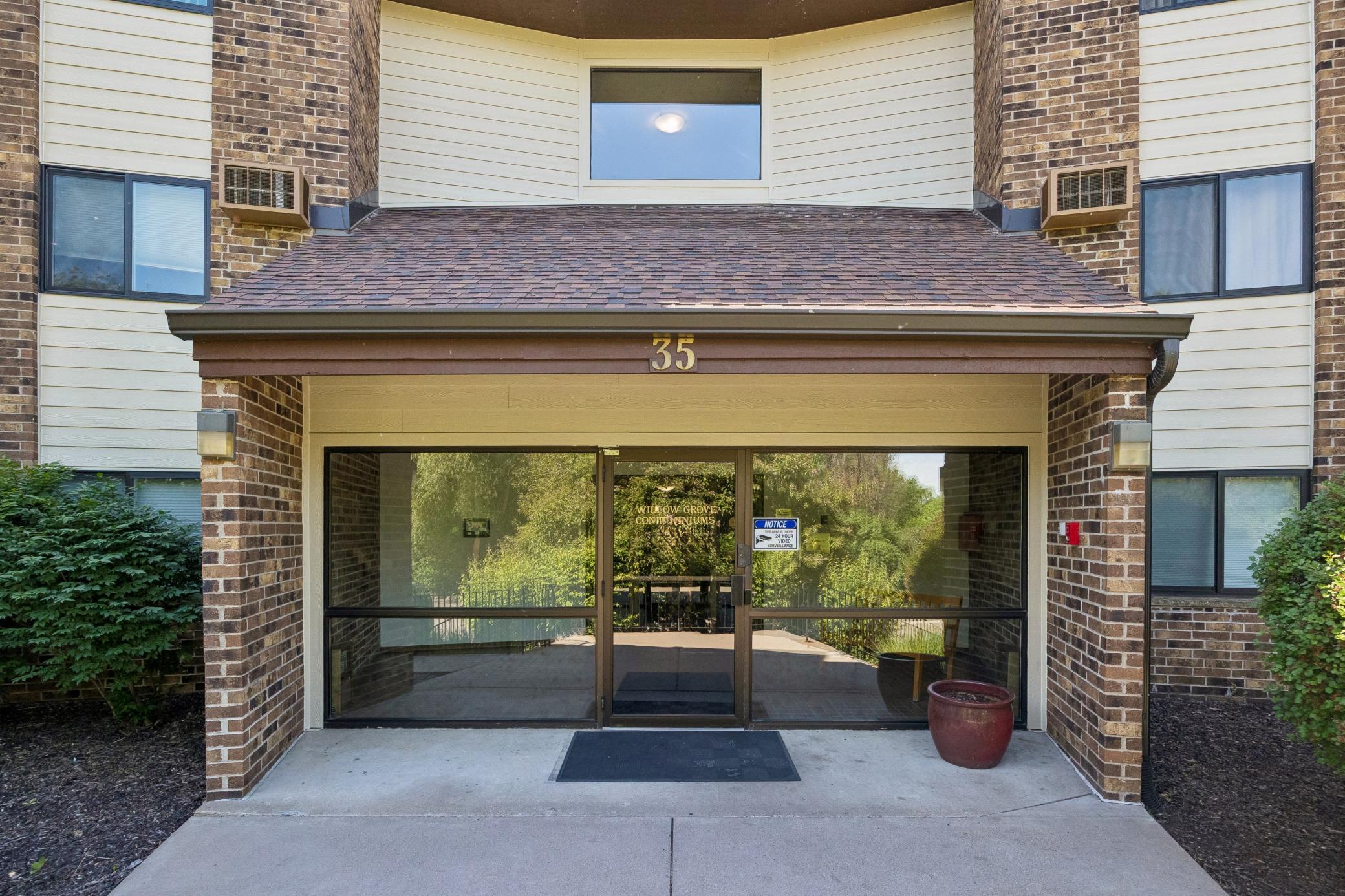 35 Nathan Lane N 303 Property Photo 48