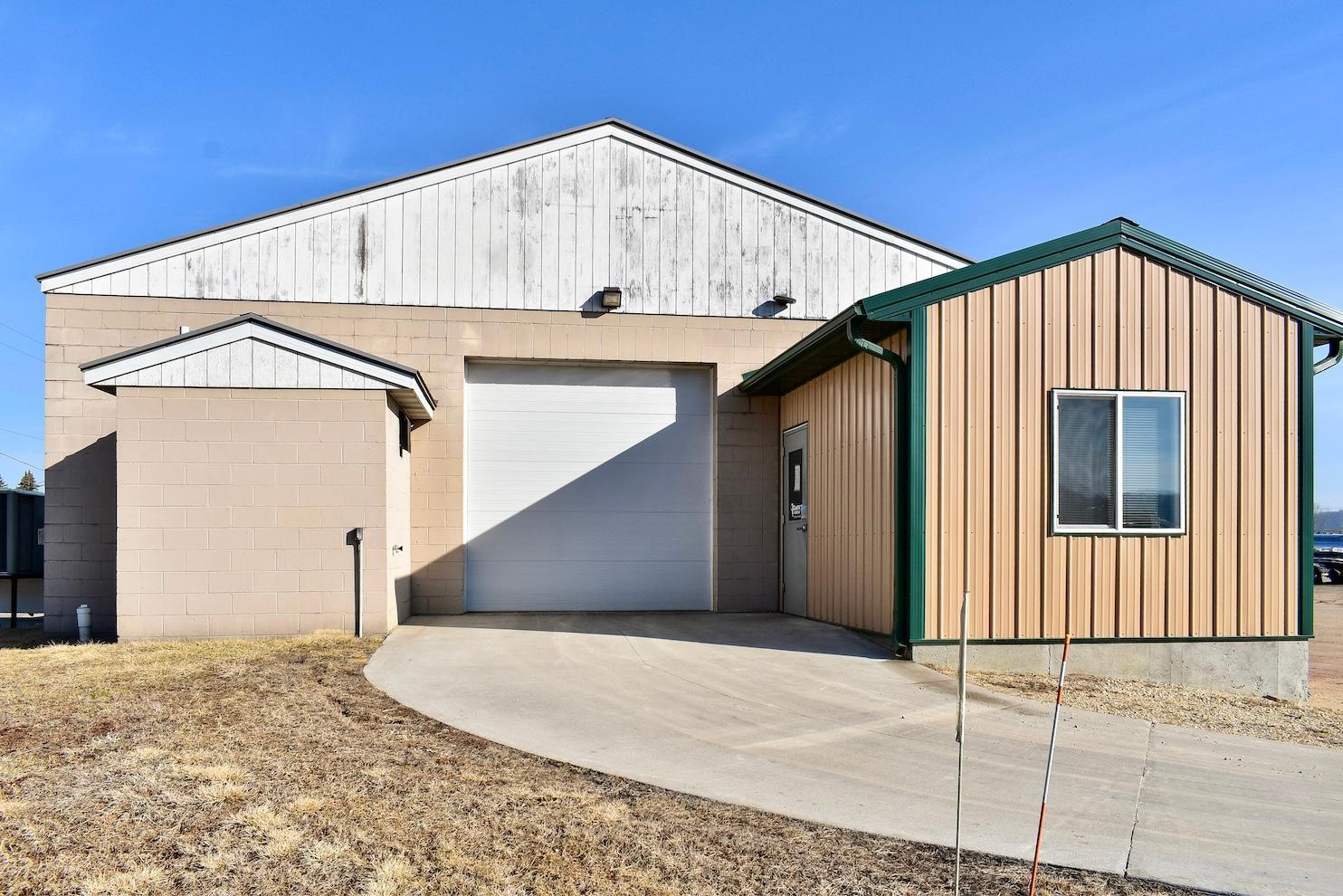 1010 71st Ave Property Photo 3