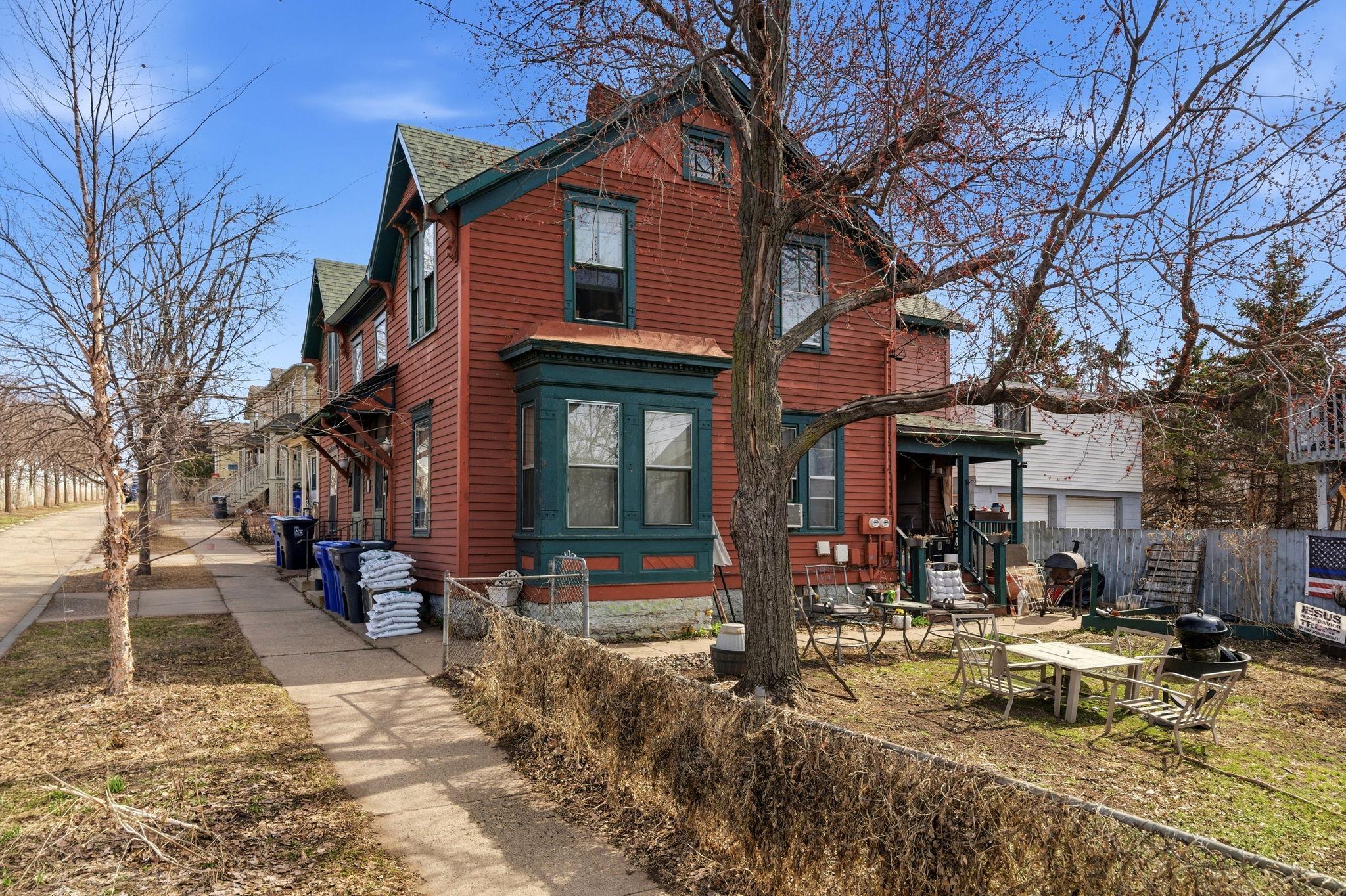 682 4th Street E Property Photo 2