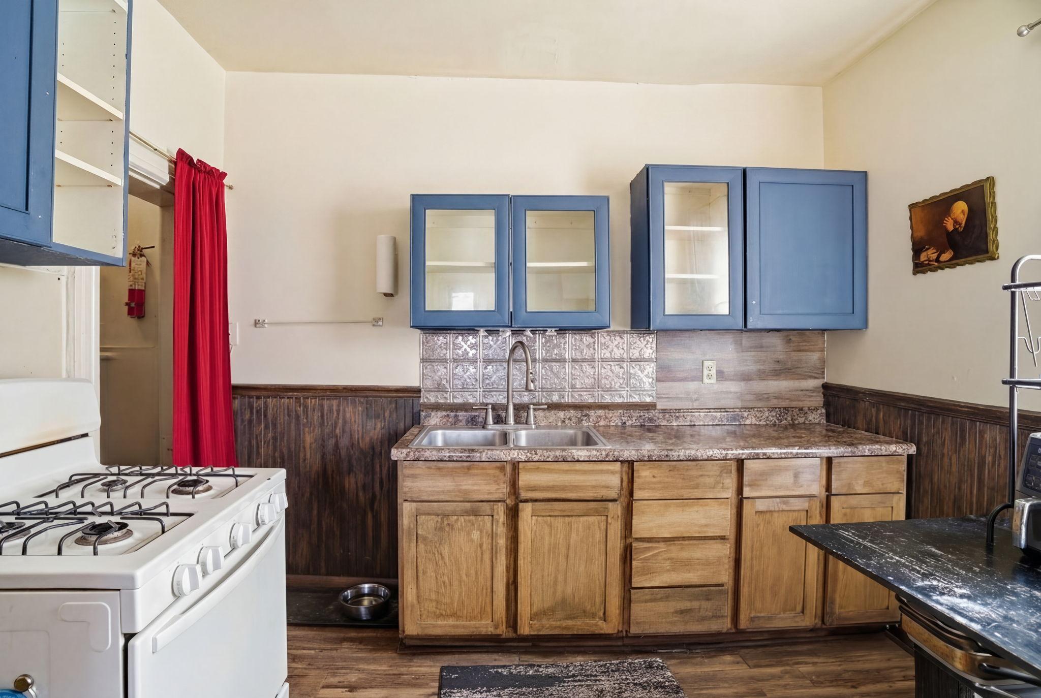 682 4th Street E Property Photo 9