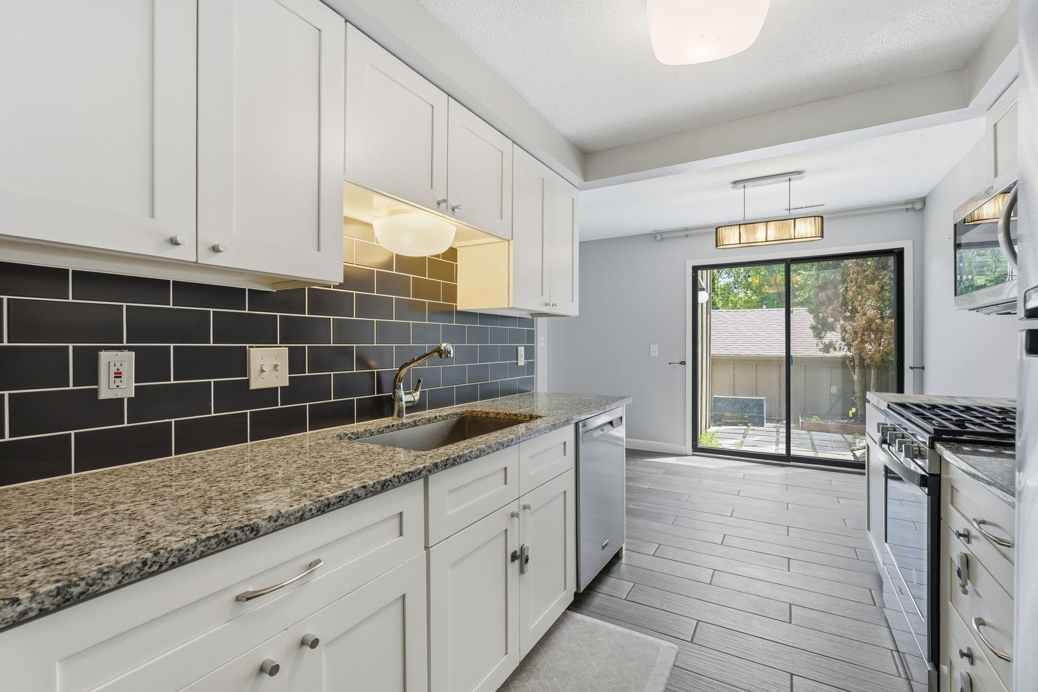 1827 Yuma Lane N Property Photo 1