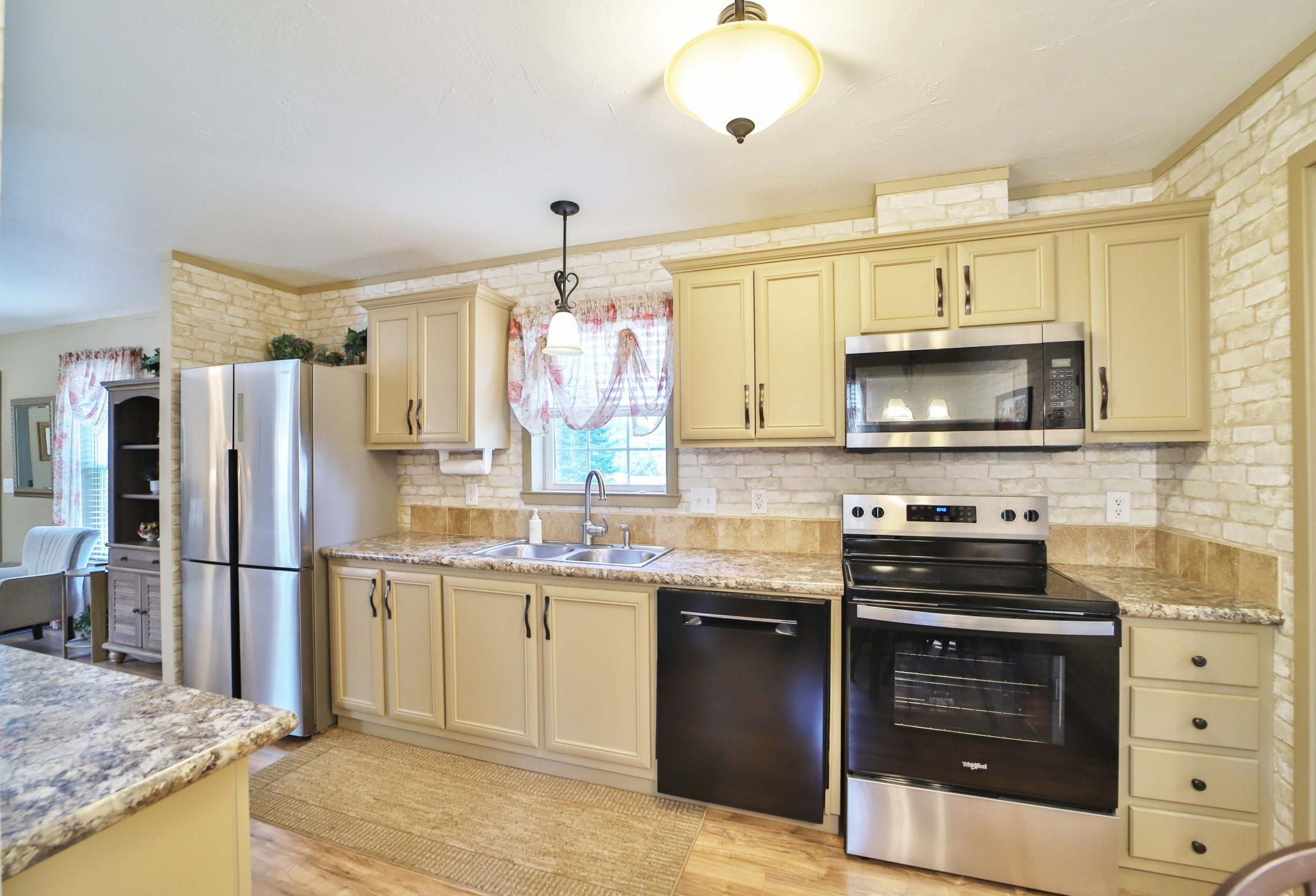 9188 Estate Circle Property Photo 4