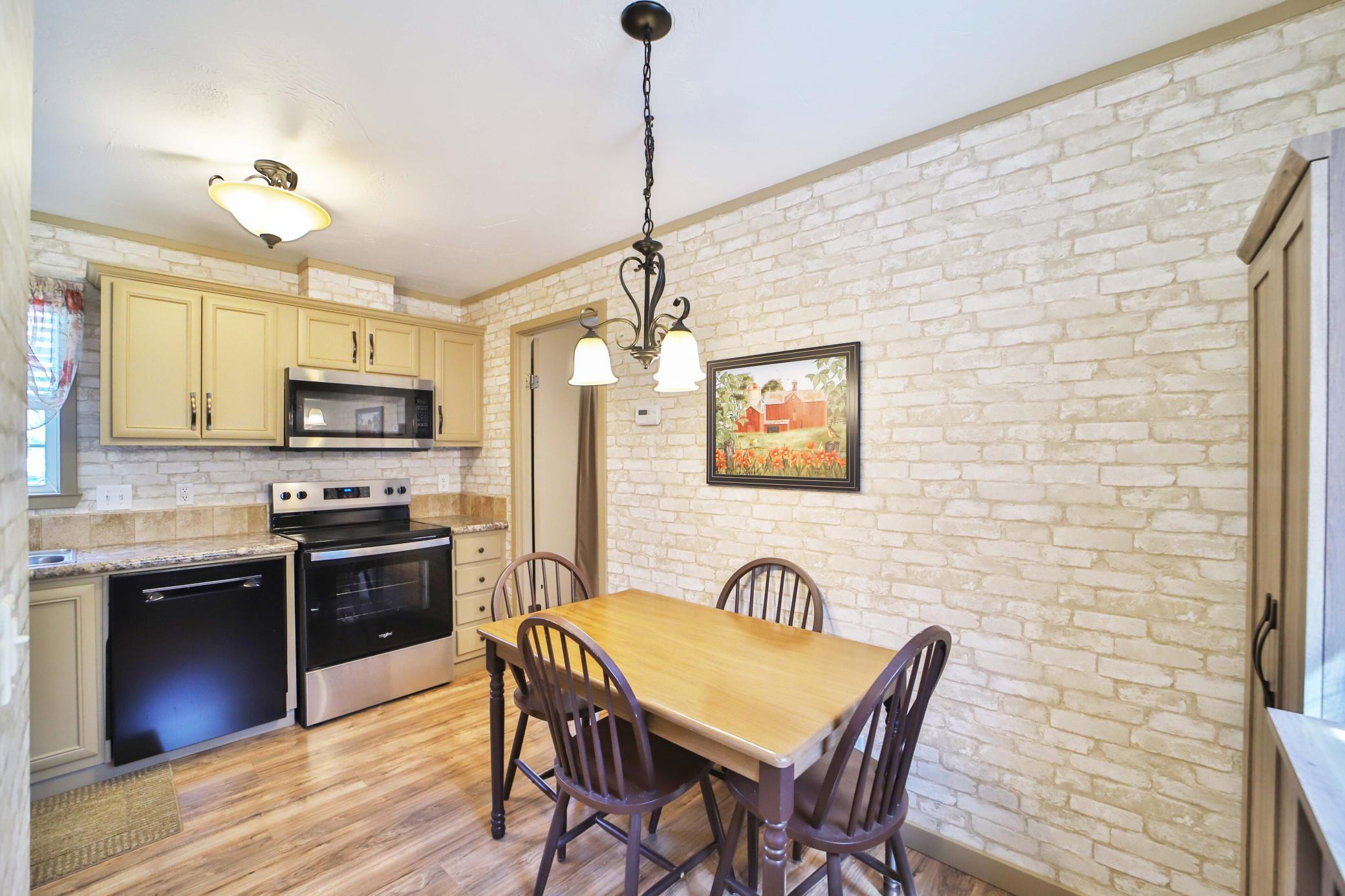 9188 Estate Circle Property Photo 8