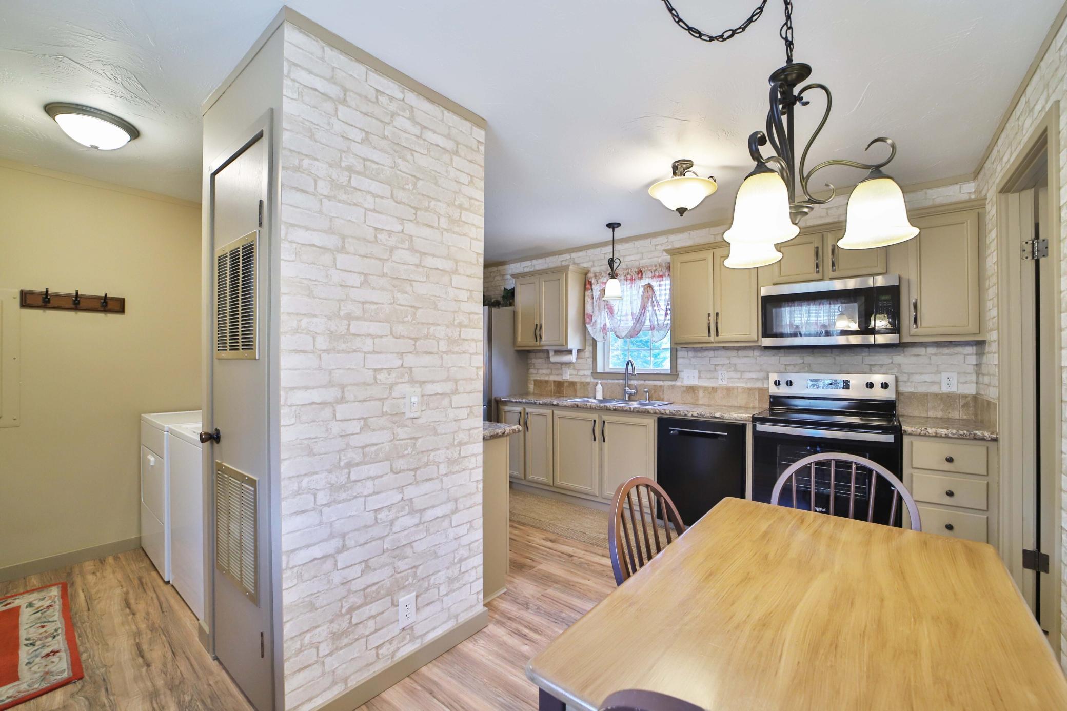 9188 Estate Circle Property Photo 10