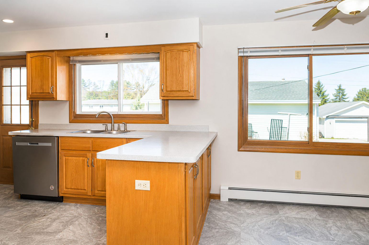 320 Michigan Avenue W Property Photo 4