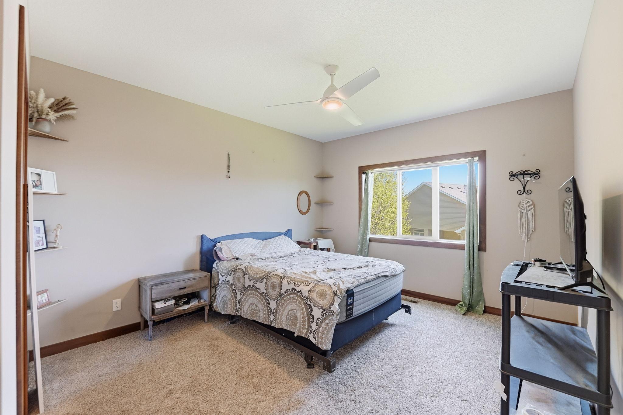 8011 Winfield Road Property Photo 15