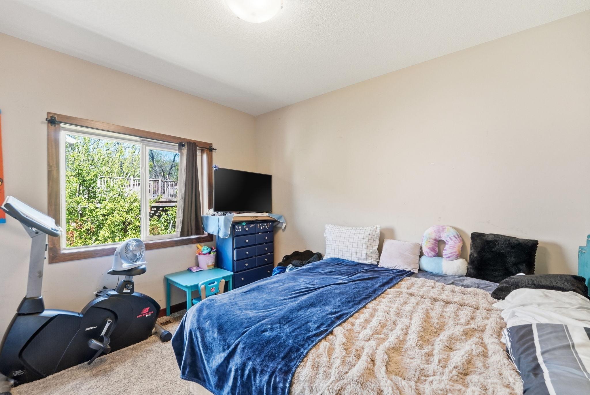 8011 Winfield Road Property Photo 17