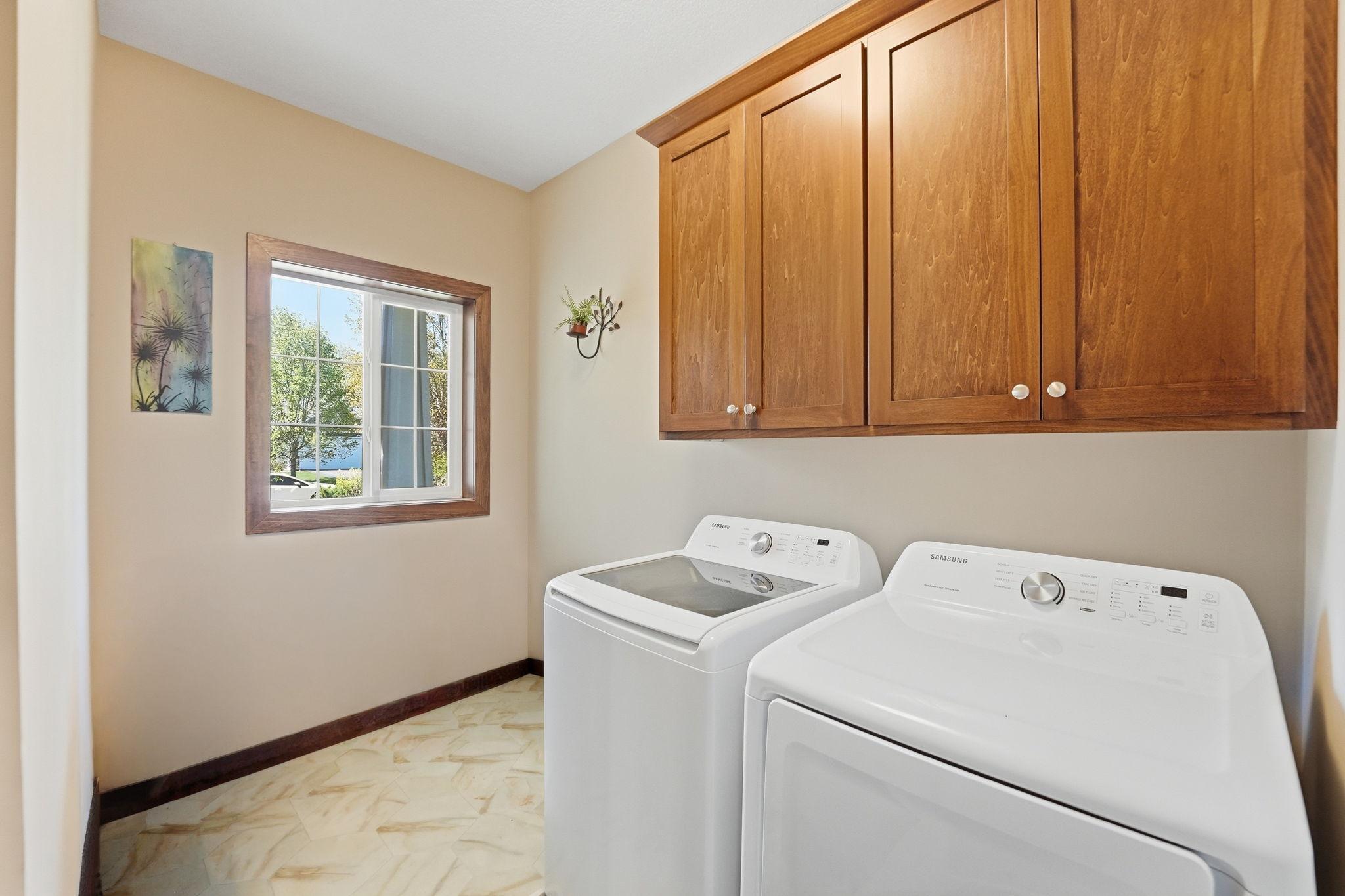 8011 Winfield Road Property Photo 19