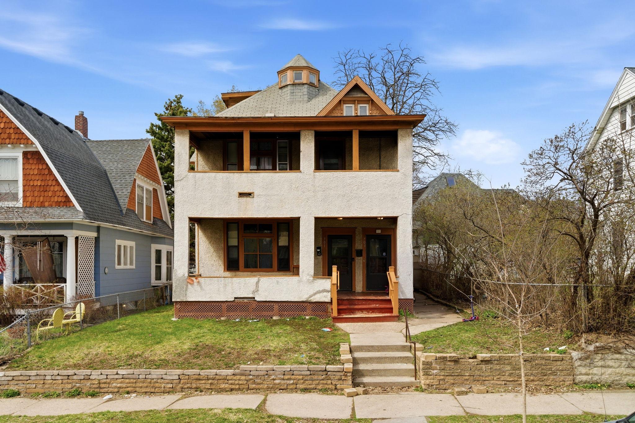 701 4th Street E Property Photo 1