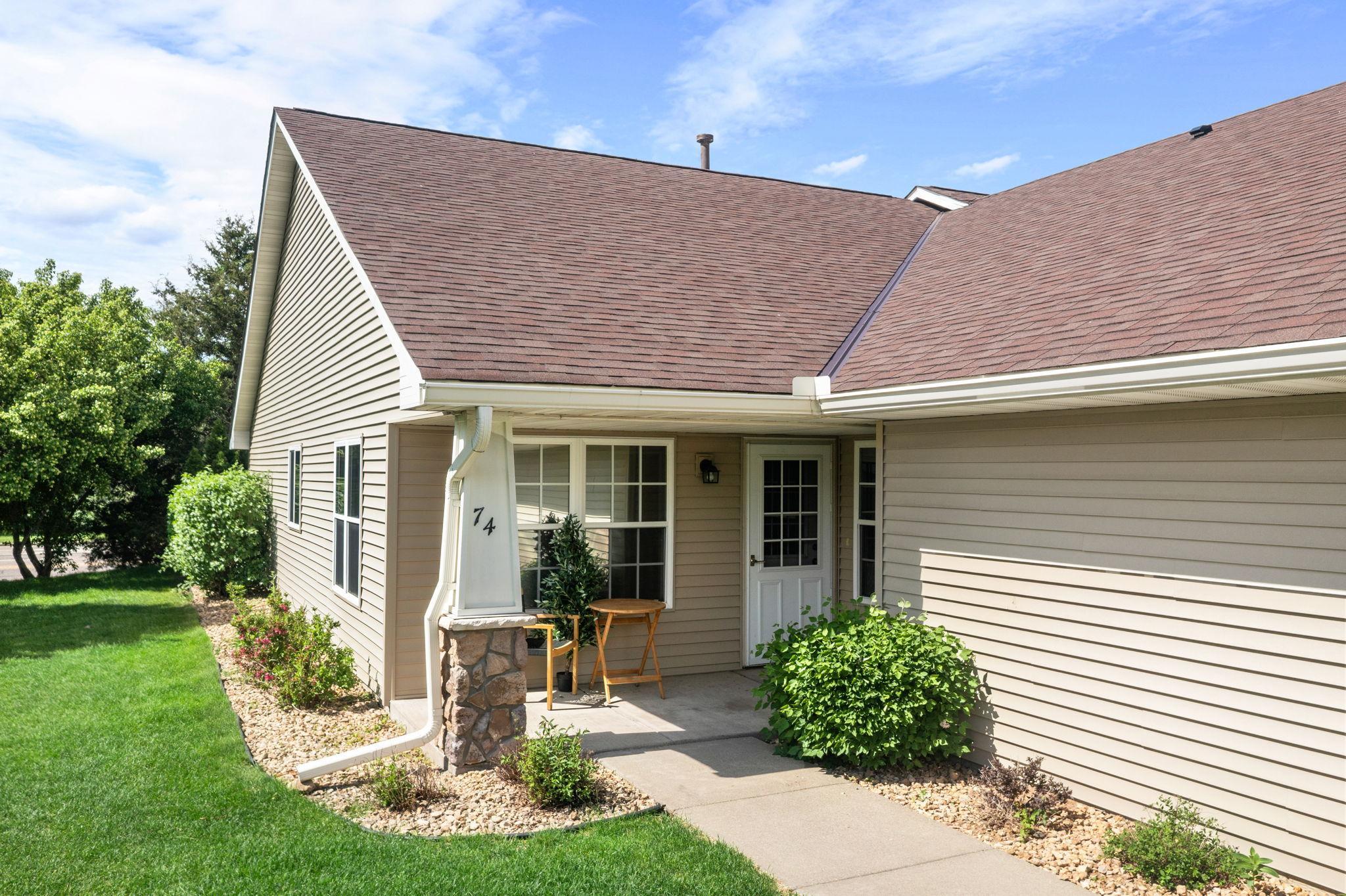 74 Crown Pointe Curve Property Photo 1