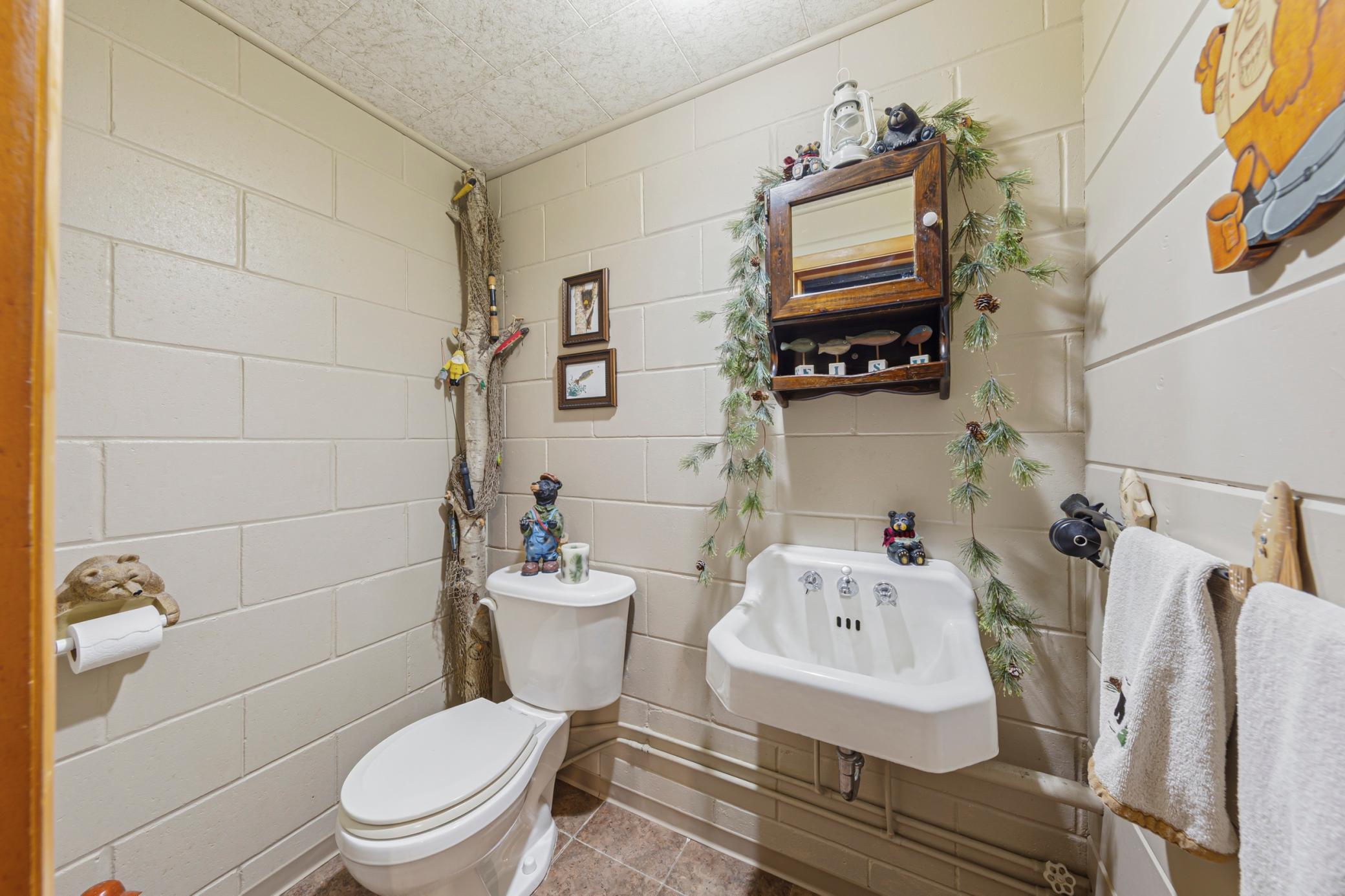 808 Hillcrest Drive Property Photo 39