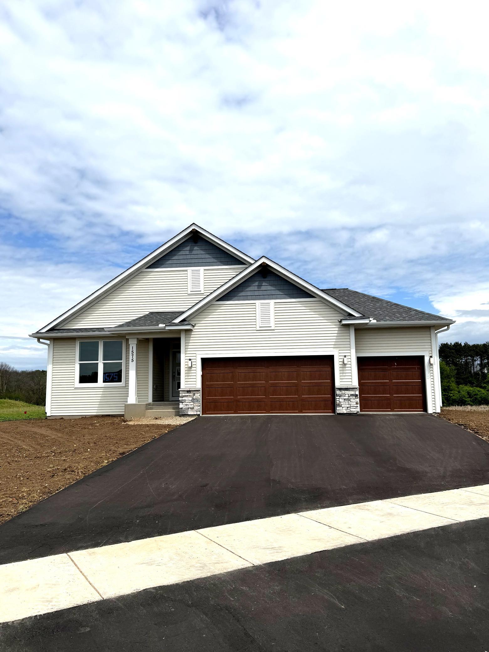 1575 Applegate Road Property Photo 1