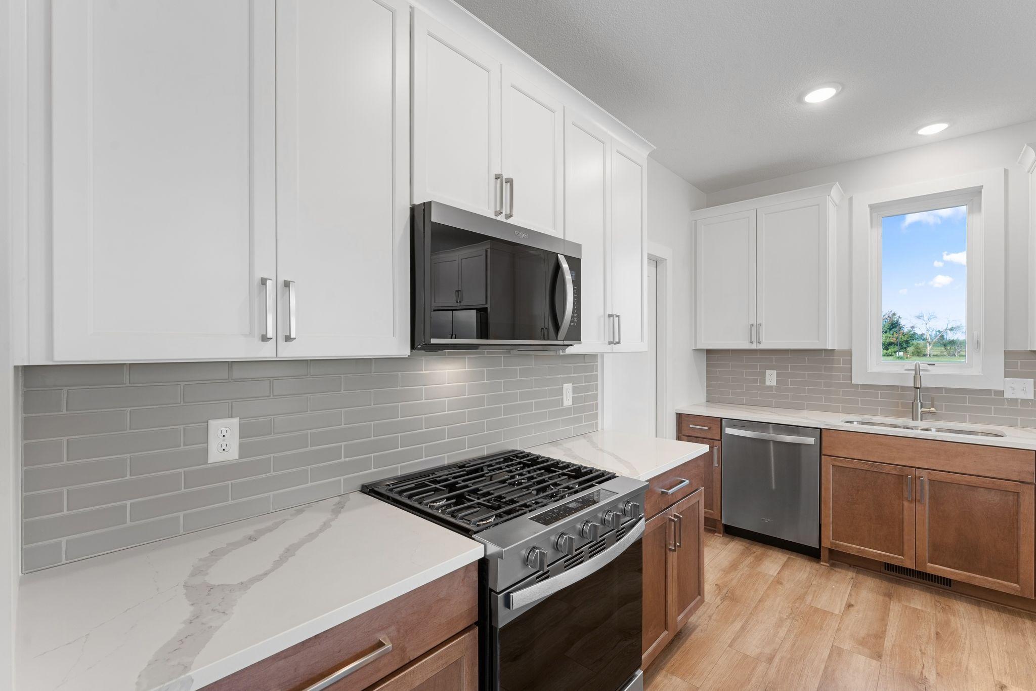 1575 Applegate Road Property Photo 16