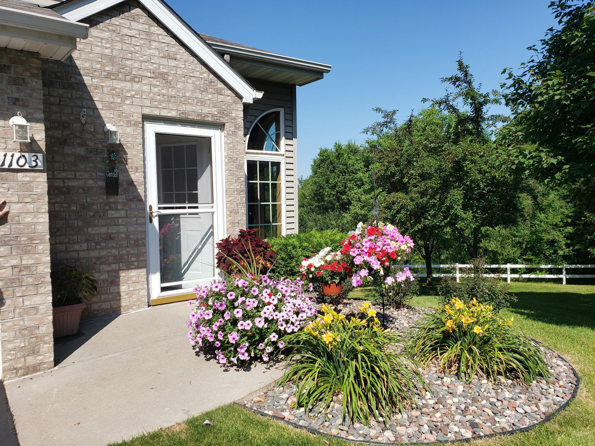 1103 N Rum River Drive Property Photo 1