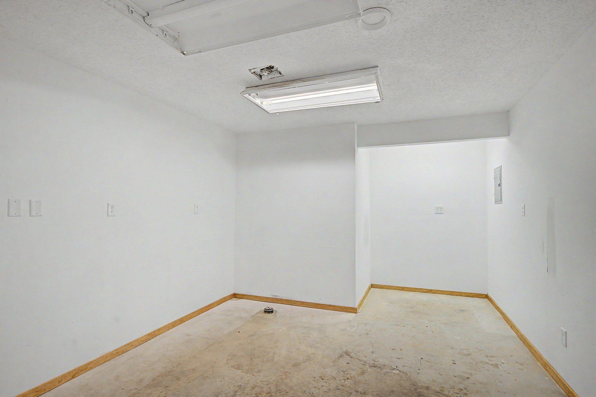 1103 N Rum River Drive Property Photo 25