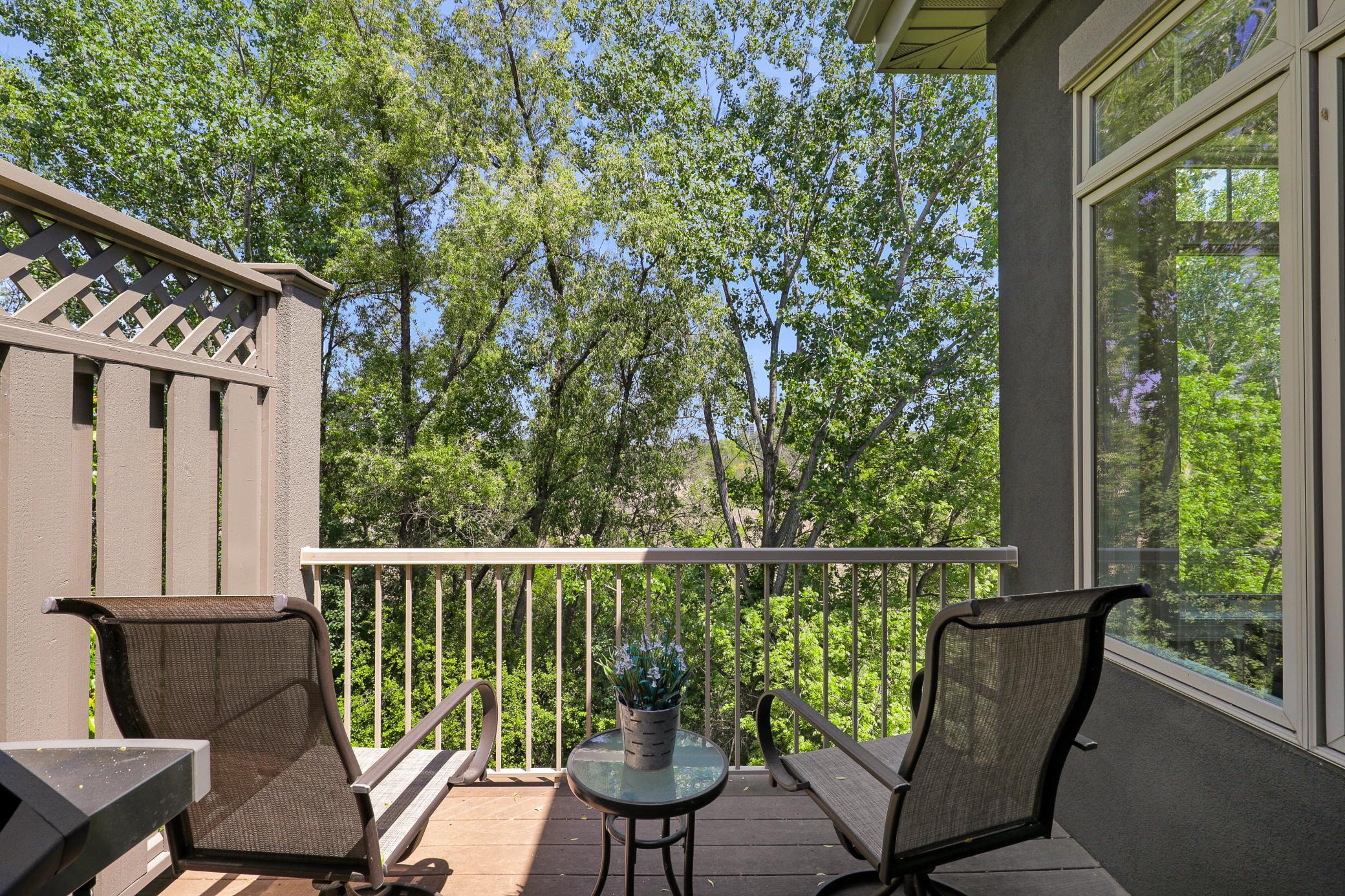 671 Willoughby Way E Property Photo 3