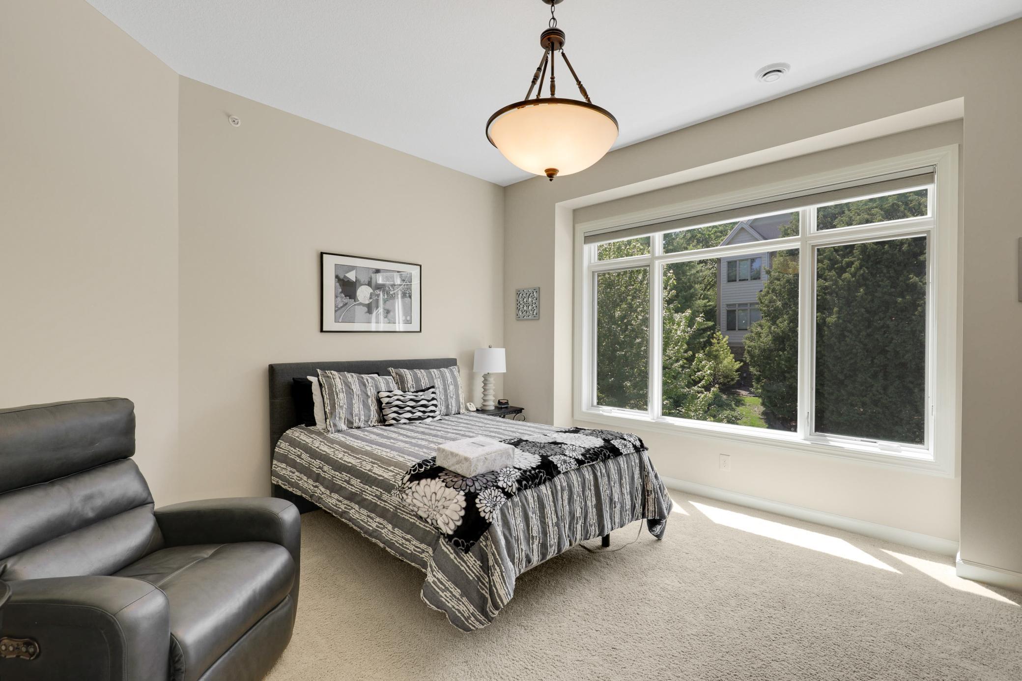 671 Willoughby Way E Property Photo 41