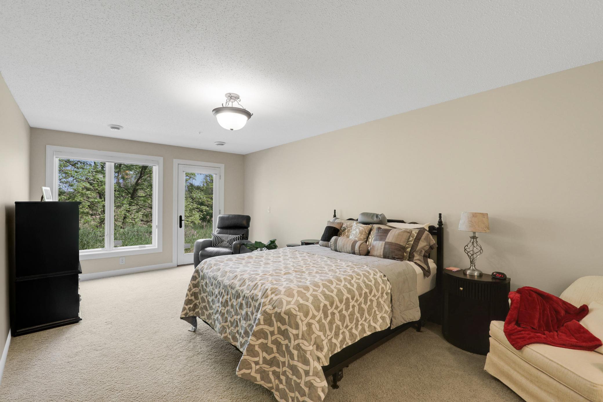671 Willoughby Way E Property Photo 46