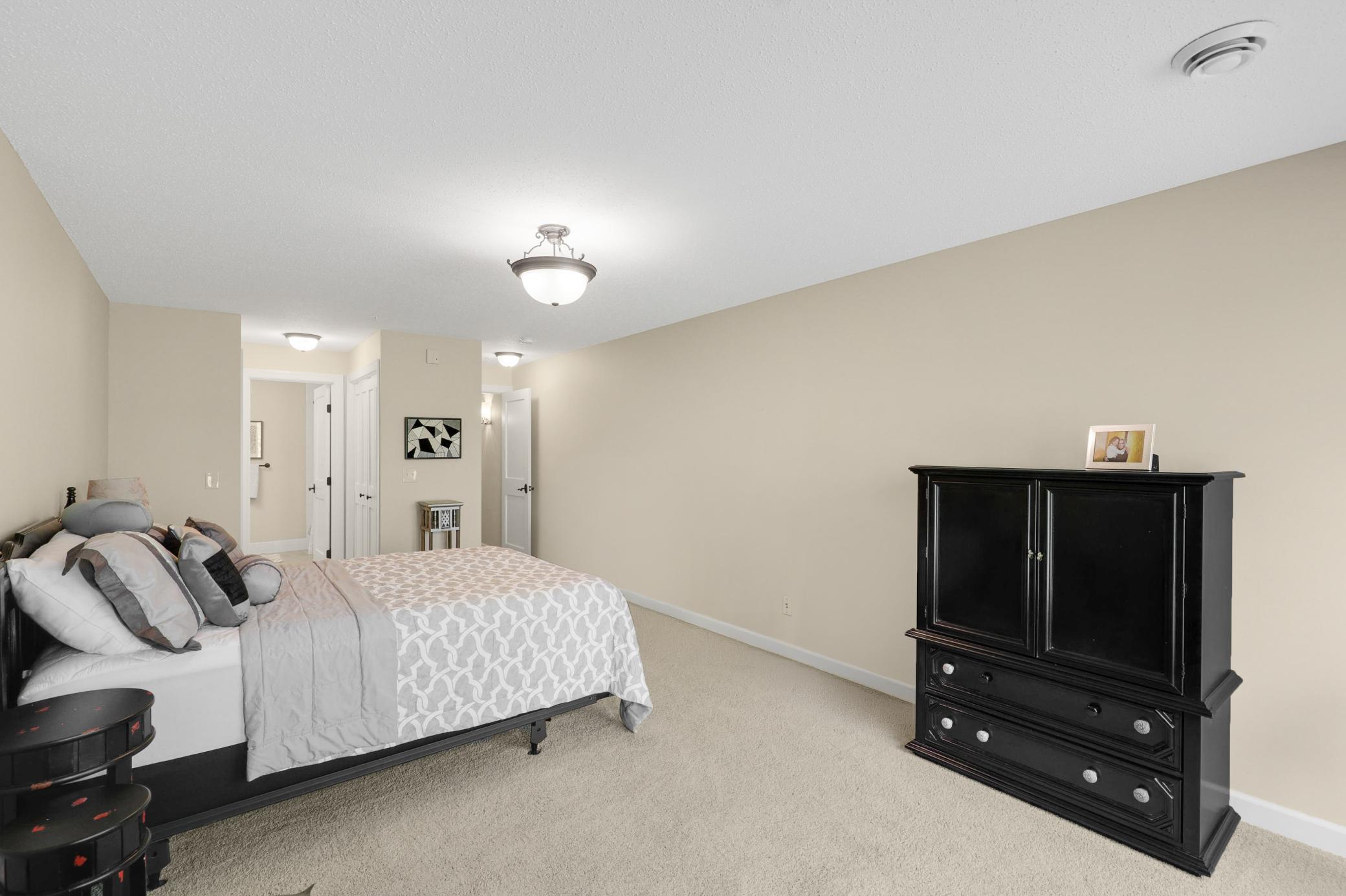 671 Willoughby Way E Property Photo 49