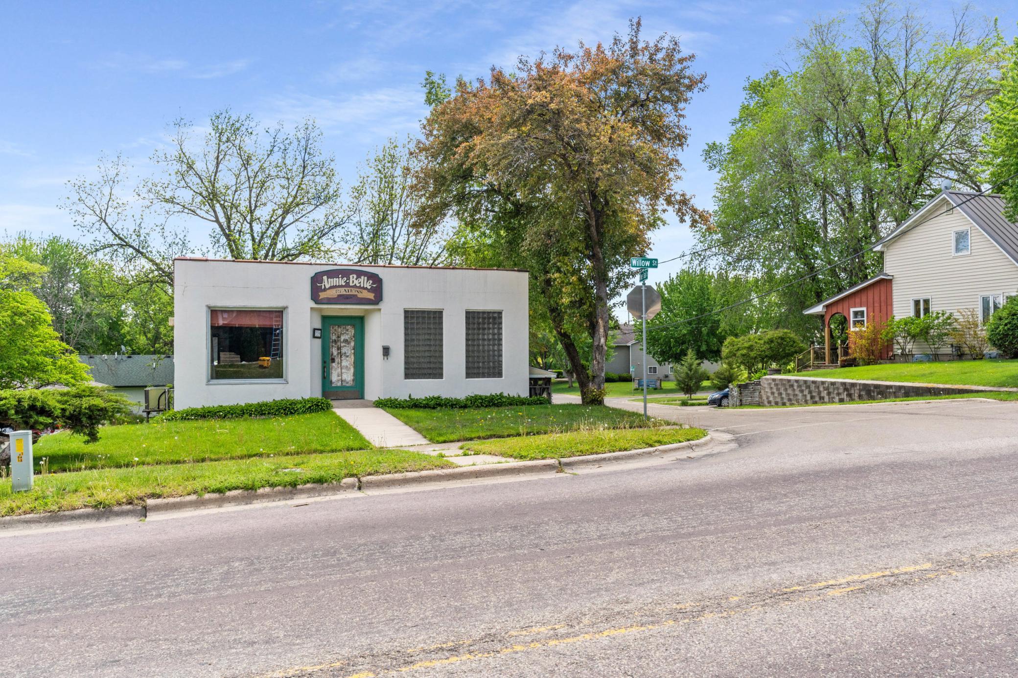 739 Willow Street Property Photo 4