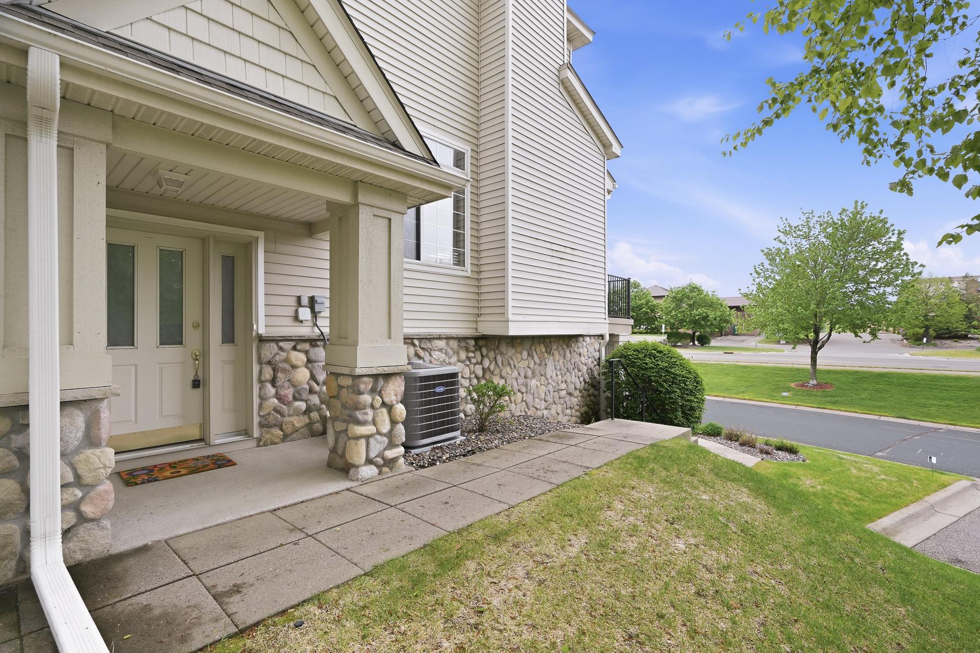 2111 Eagle Trace Lane Property Photo 7