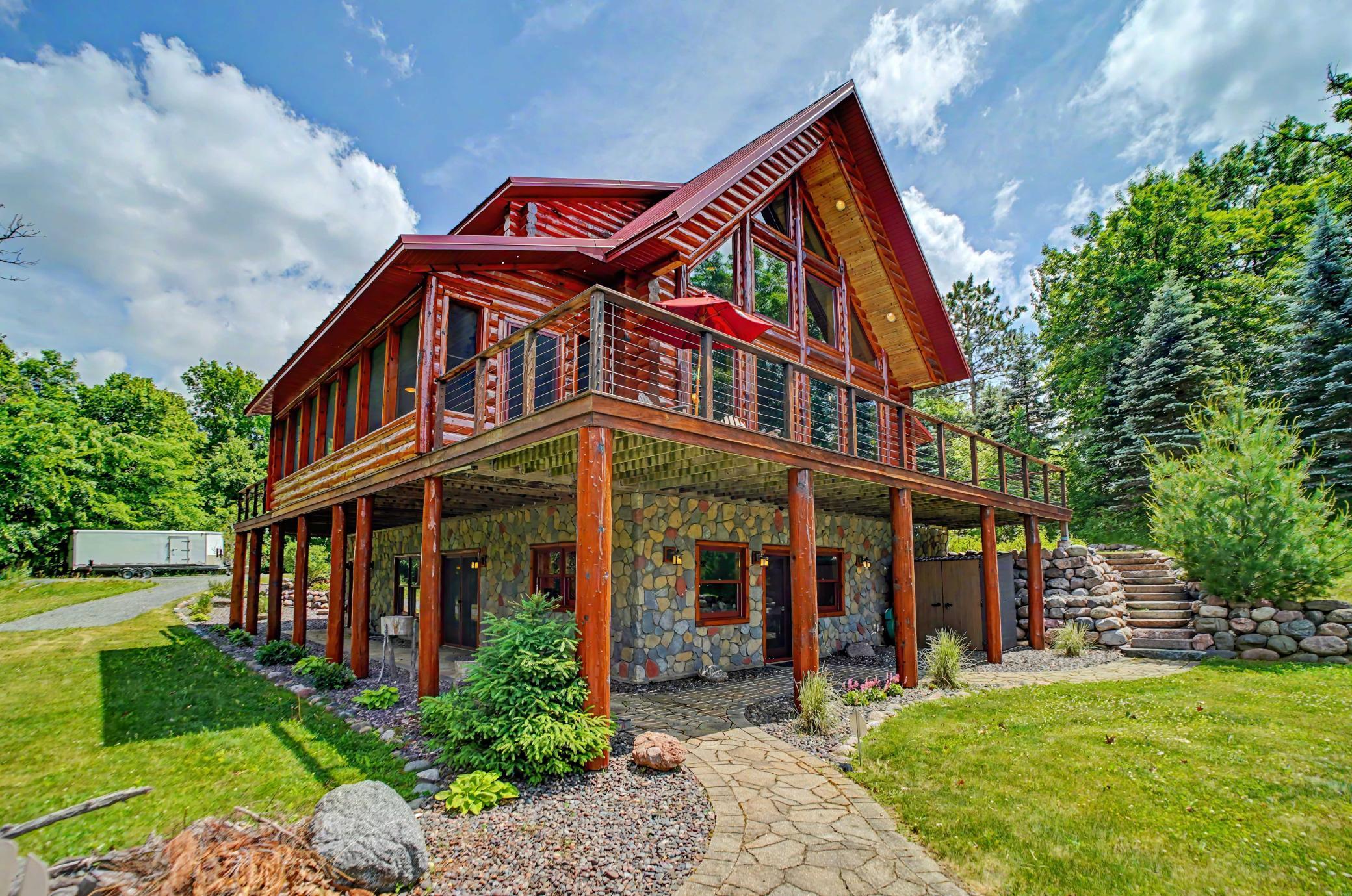 20529 Round Lake Road Property Photo 6