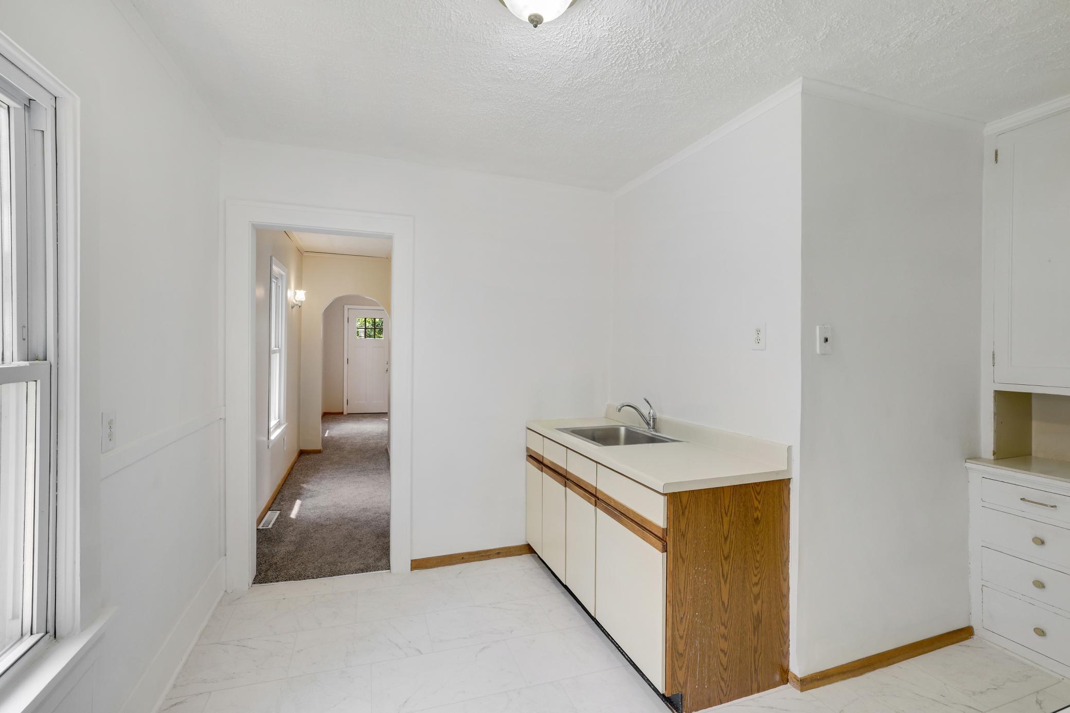 1619 Reaney Avenue Property Photo 9