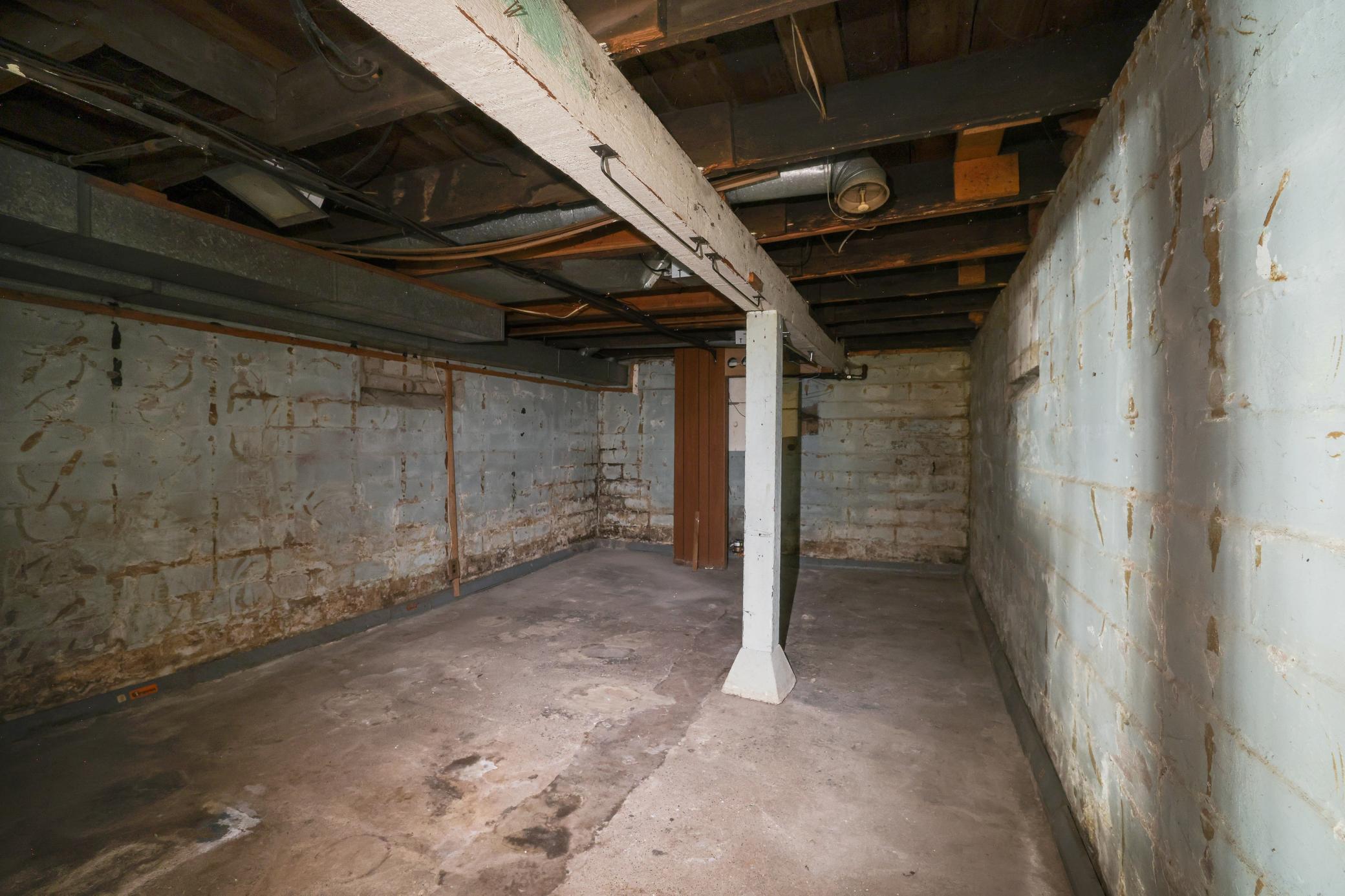 1619 Reaney Avenue Property Photo 14